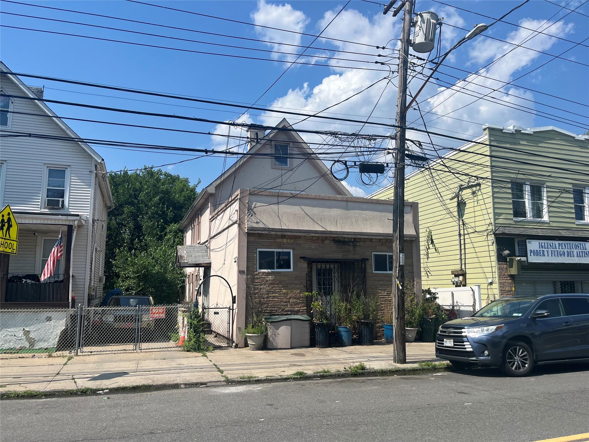 #1 photo, 699 Henderson Avenue, جزيرة ستاتن Staten Island , NY 10310