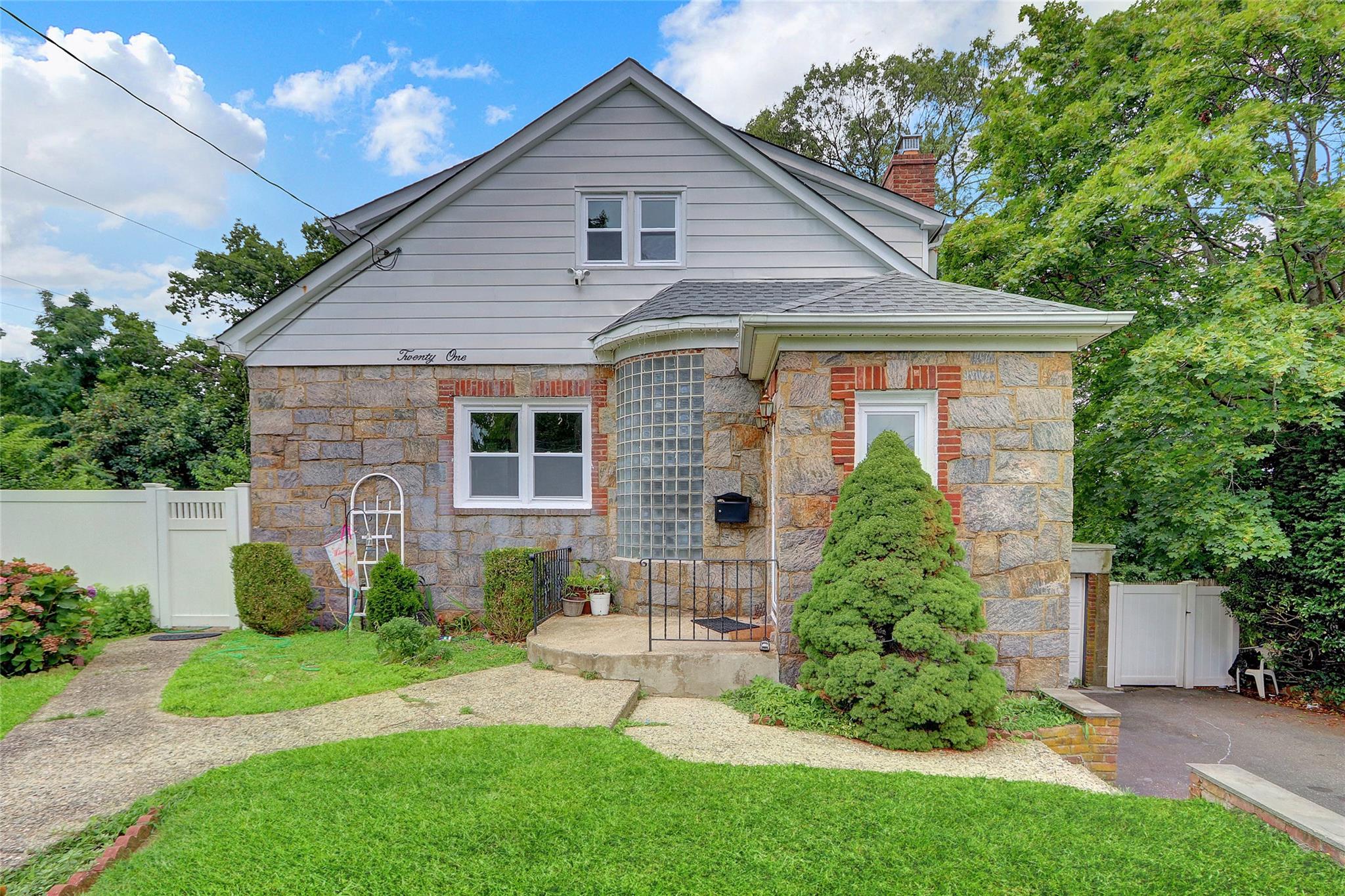 #1 photo, 21 Sunset Avenue, Glen Cove , NY 11542