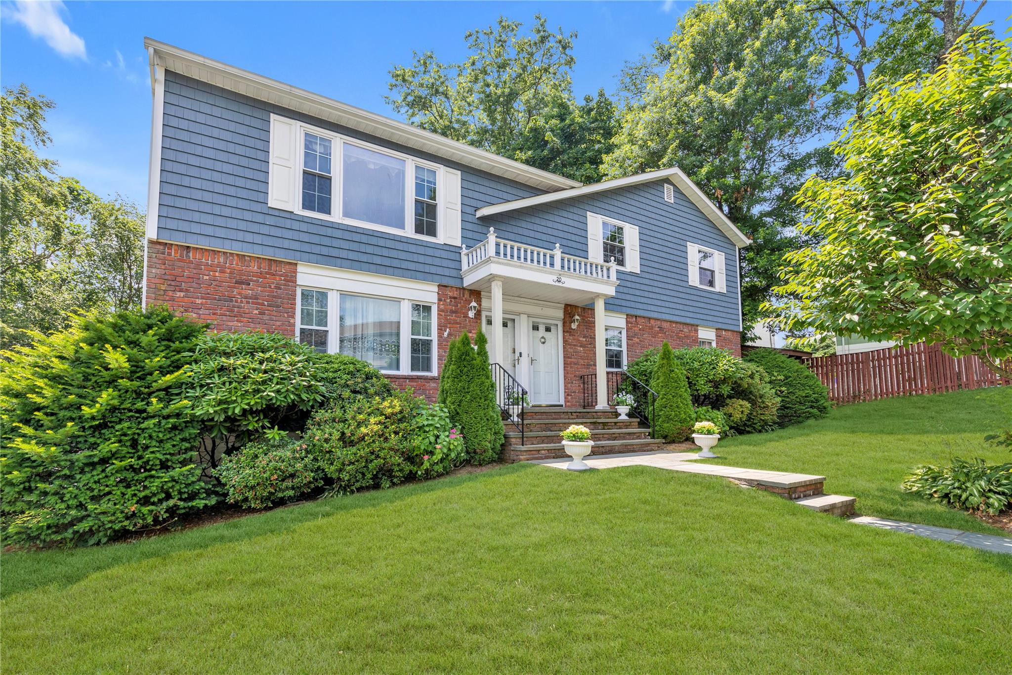 #1 photo, 20 Alex Lane, Glen Cove , NY 11542