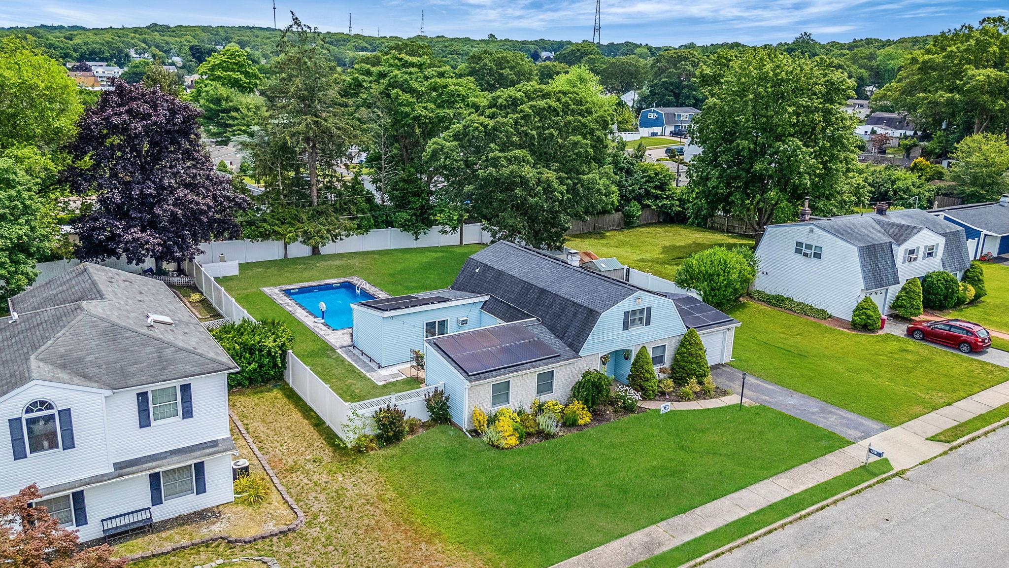 #1 photo, 15 Carnegie Drive, Farmingville , NY 11738