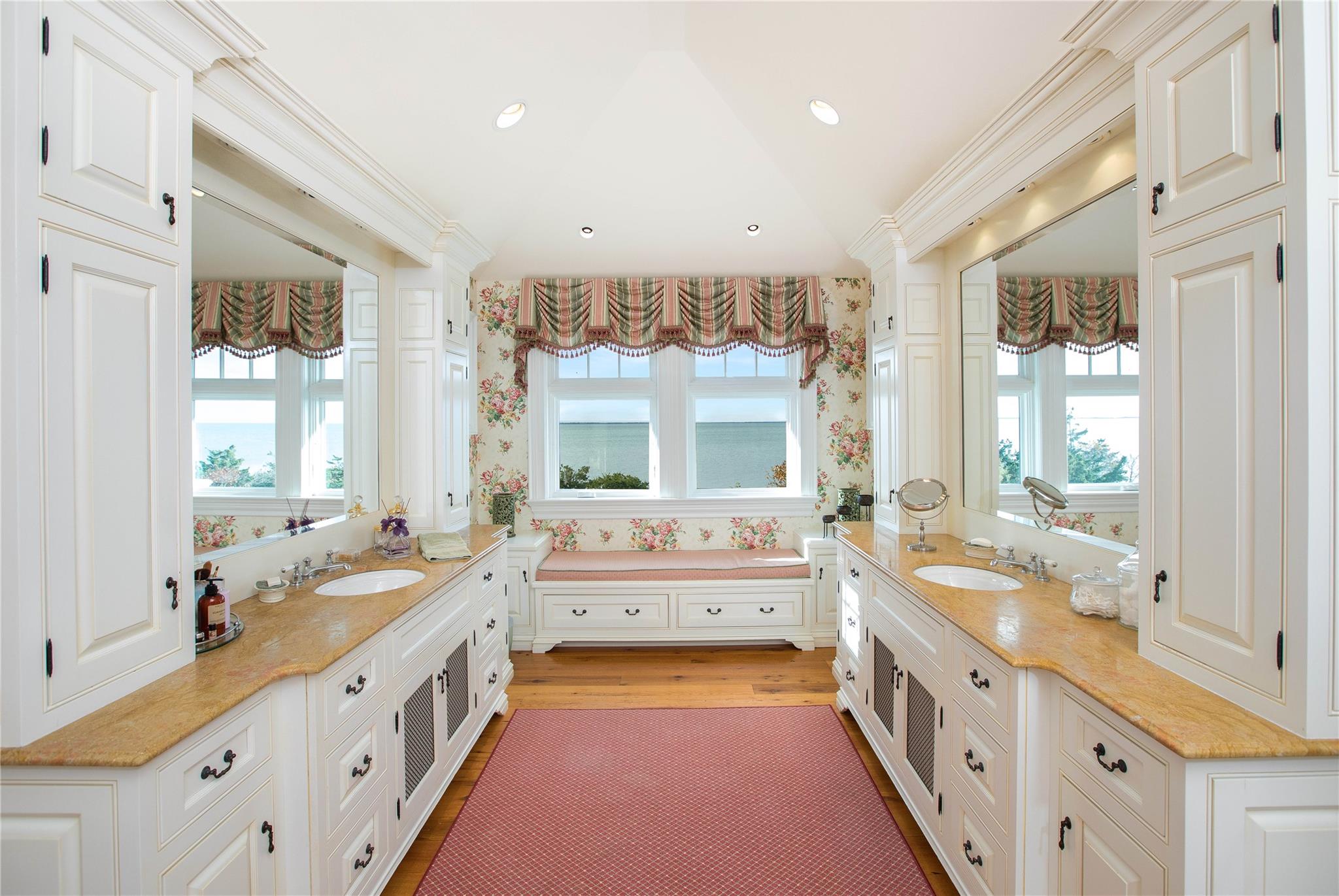 #18 photo, 40 Rowing Street, 東長島 East Patchogue , NY 11772