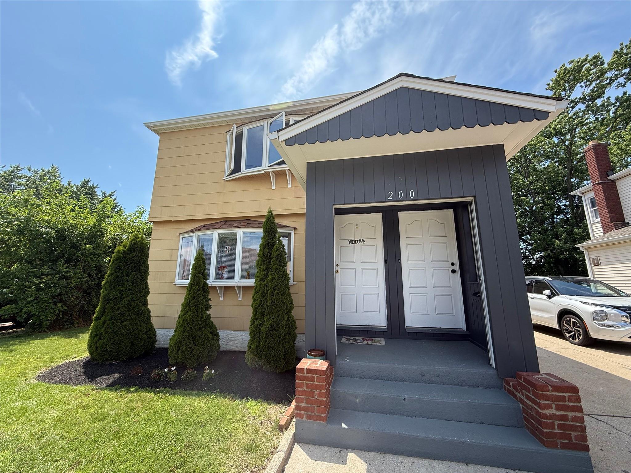 #1 photo, 200 Nassau Lane, Island Park , NY 11558