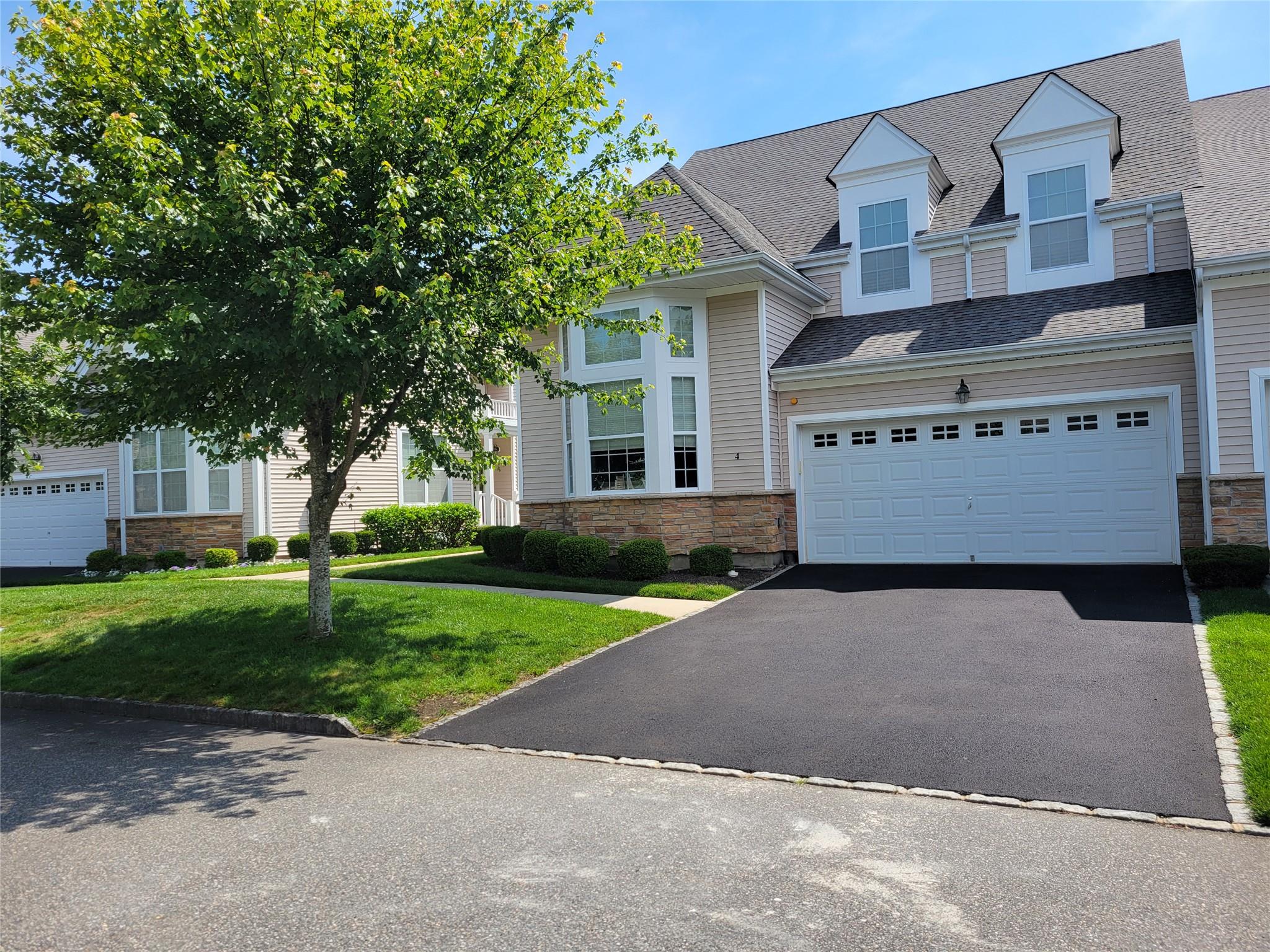 #2 photo, 4 Toni Court, 東長島 Center Moriches , NY 11934