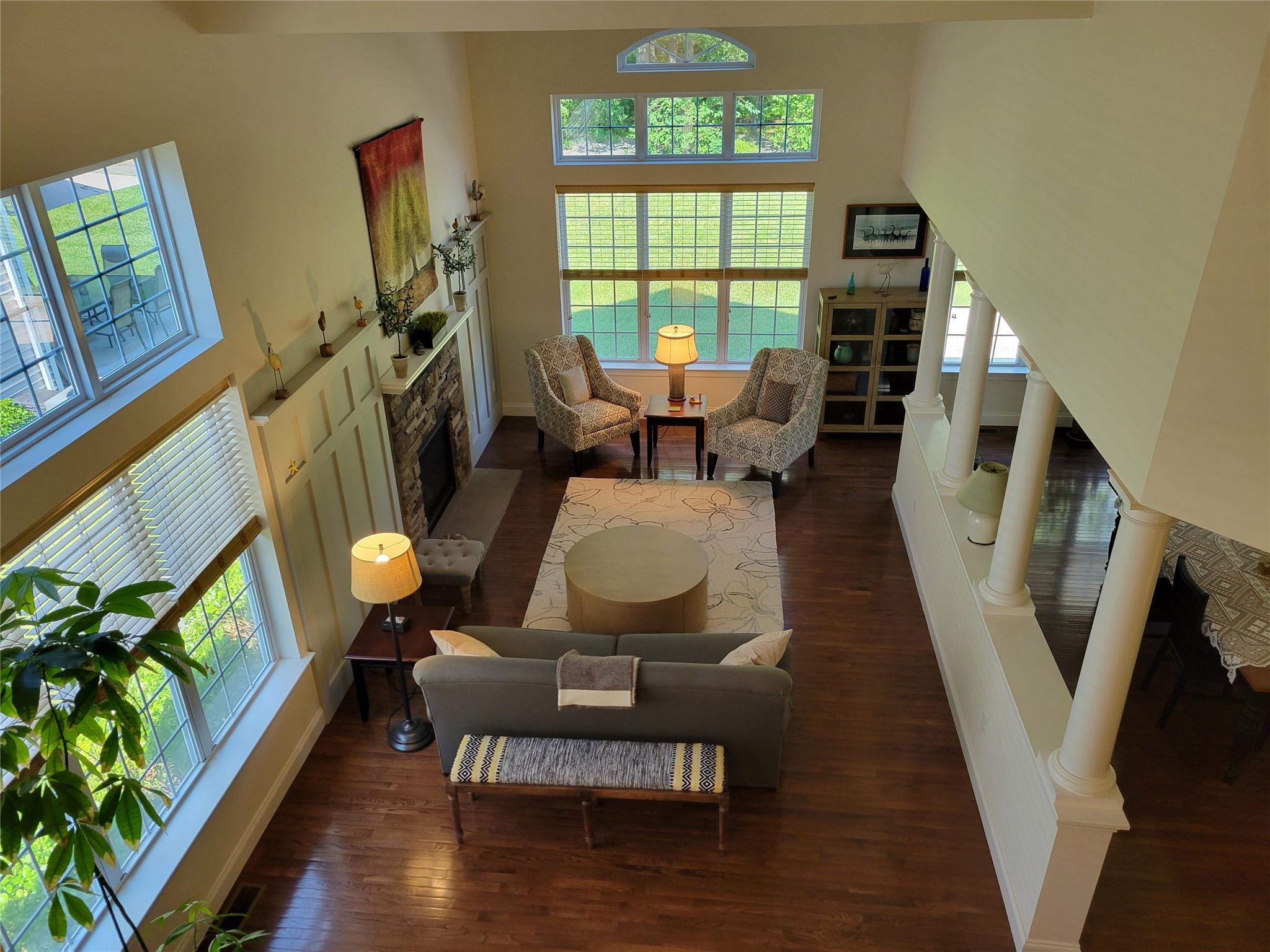 #4 photo, 4 Toni Court, 東長島 Center Moriches , NY 11934