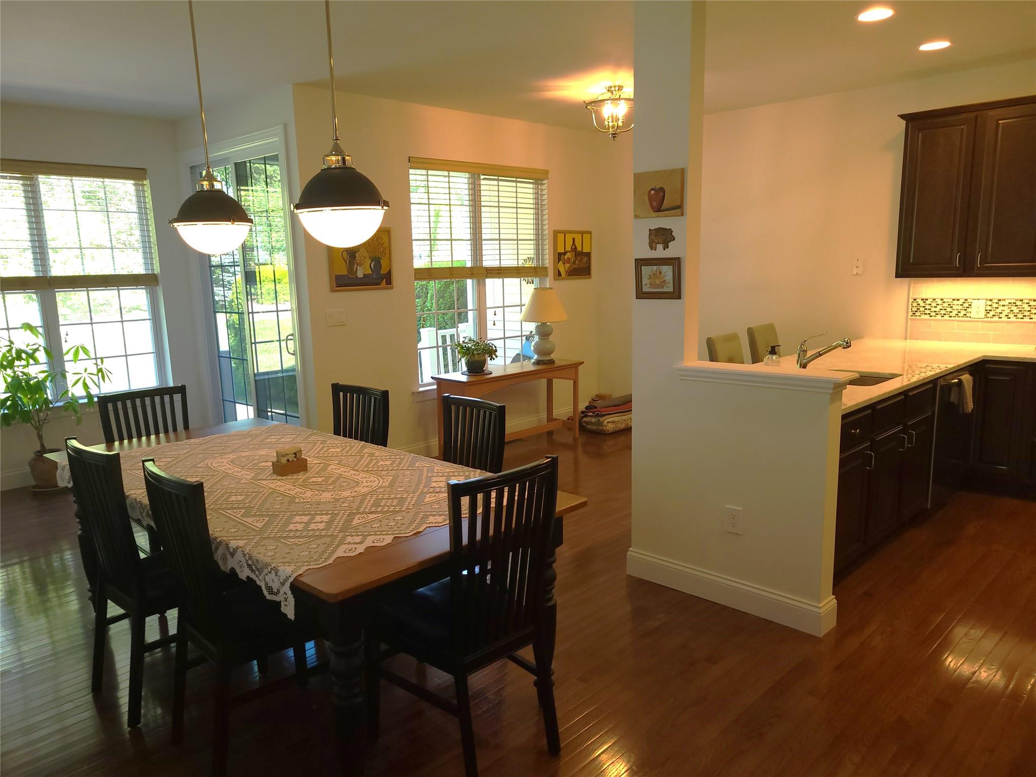 #8 photo, 4 Toni Court, 東長島 Center Moriches , NY 11934