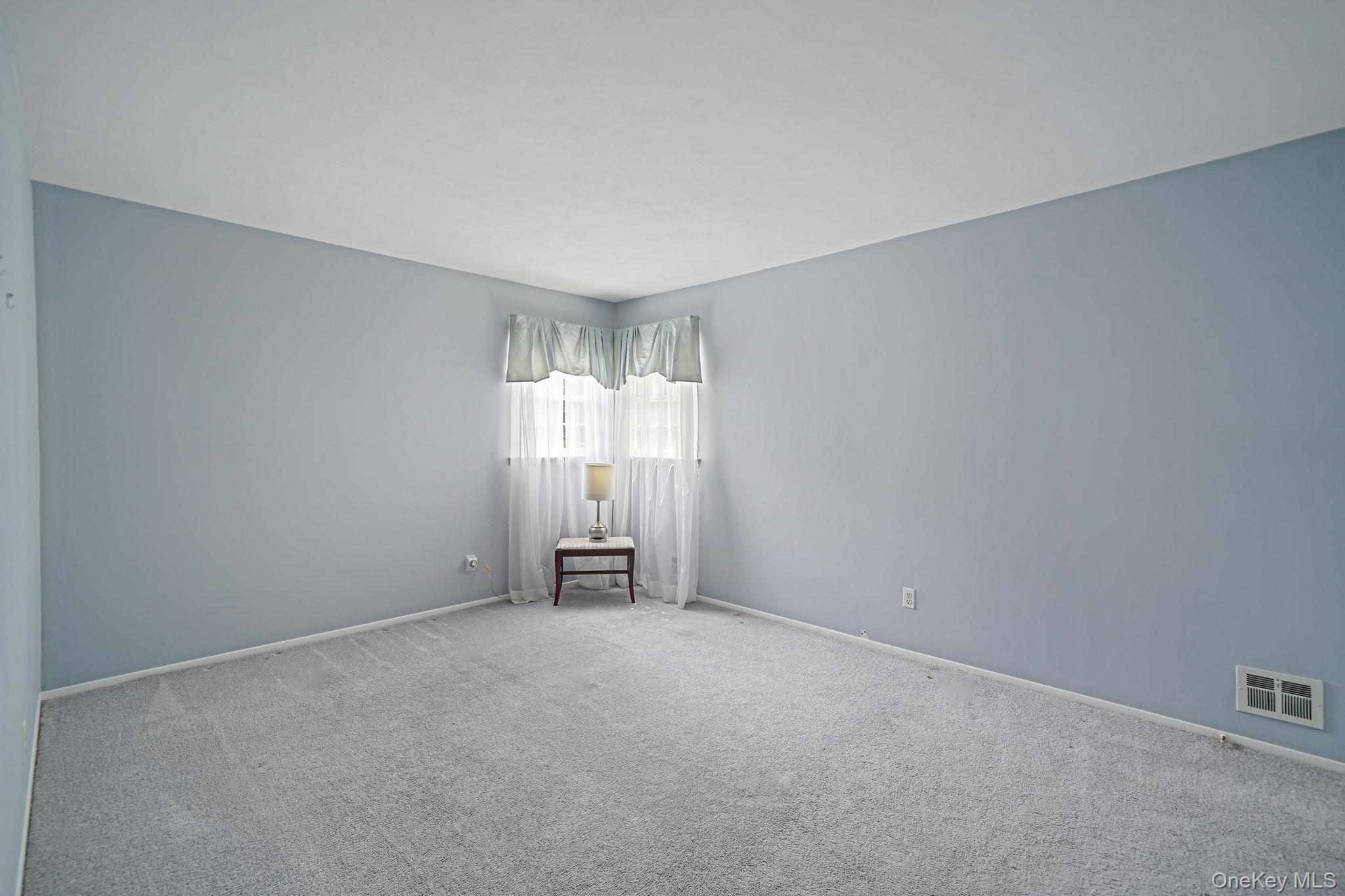 #12 photo, 708 Bohemia Parkway, サフォーク郡 Sayville , NY 11782