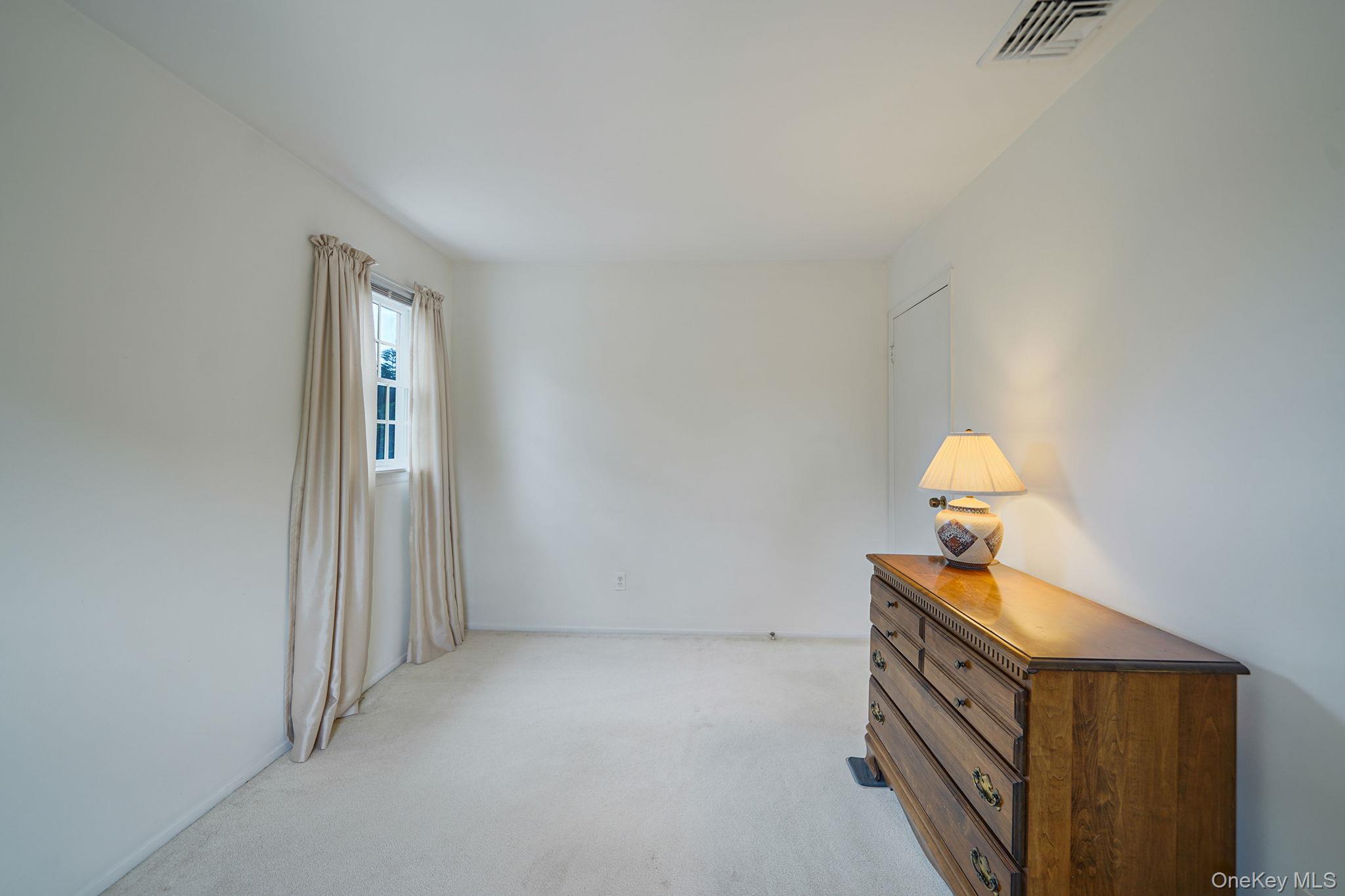 #16 photo, 708 Bohemia Parkway, サフォーク郡 Sayville , NY 11782