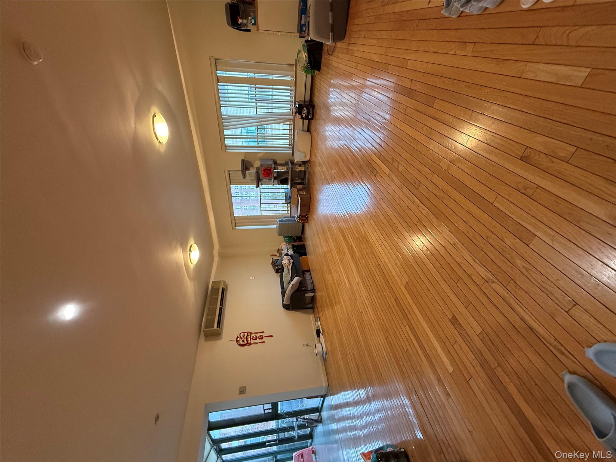 #3 photo, 4231 Colden Street, クイーンズ区 Flushing , NY 11355-4788