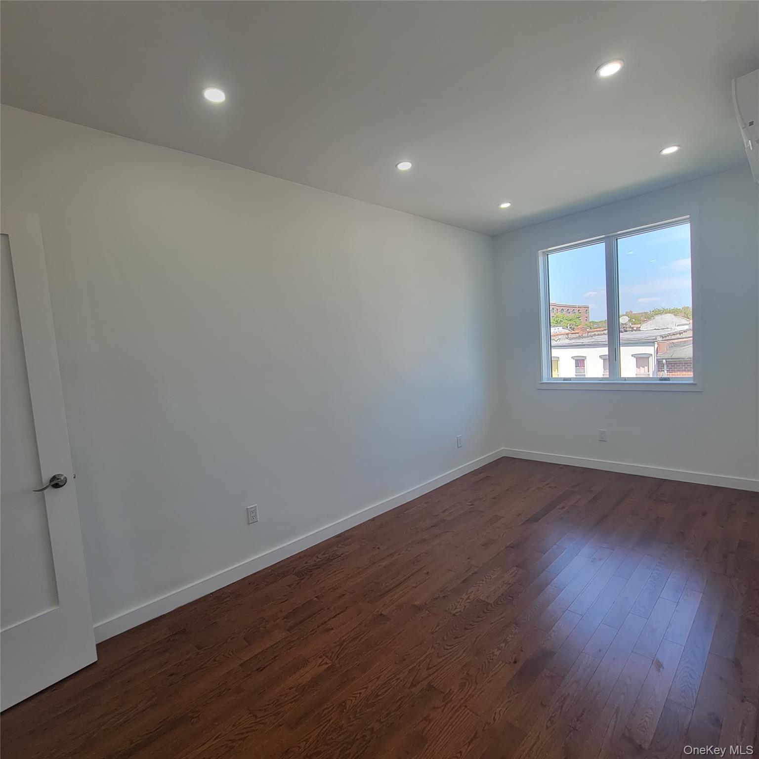 #8 photo, 2041 Strauss Street, ブルックリン区 Brooklyn , NY 11212