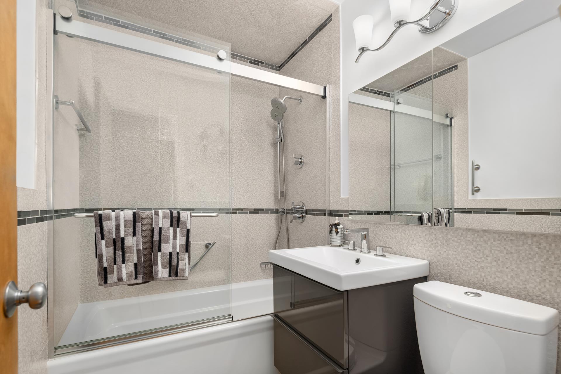 #9 photo, 370 E 76TH Street, マンハッタン Lenox Hill , NY 10021