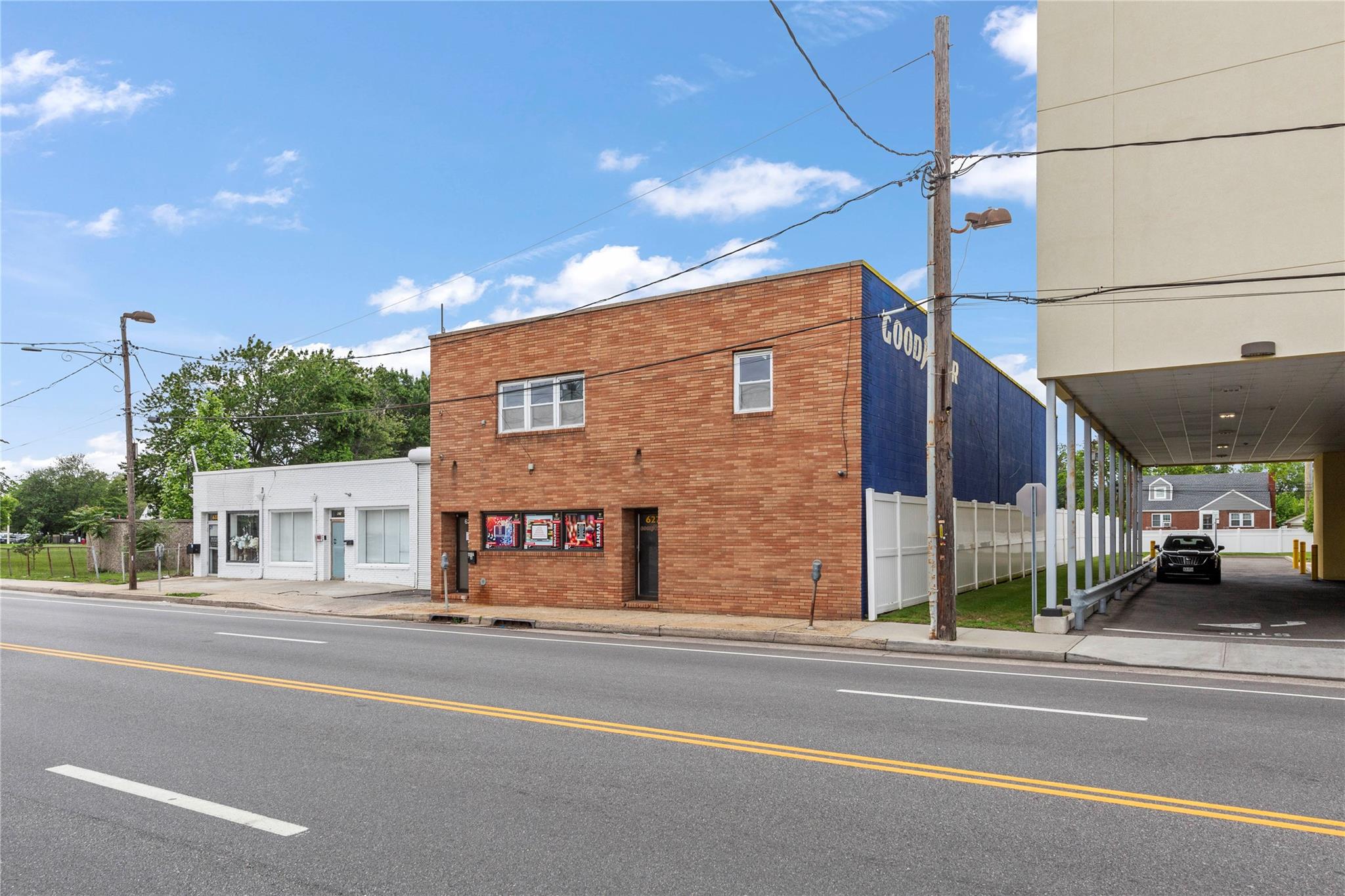 #1 photo, 627 W Merrick Road, ناسو Valley Stream , NY 11580