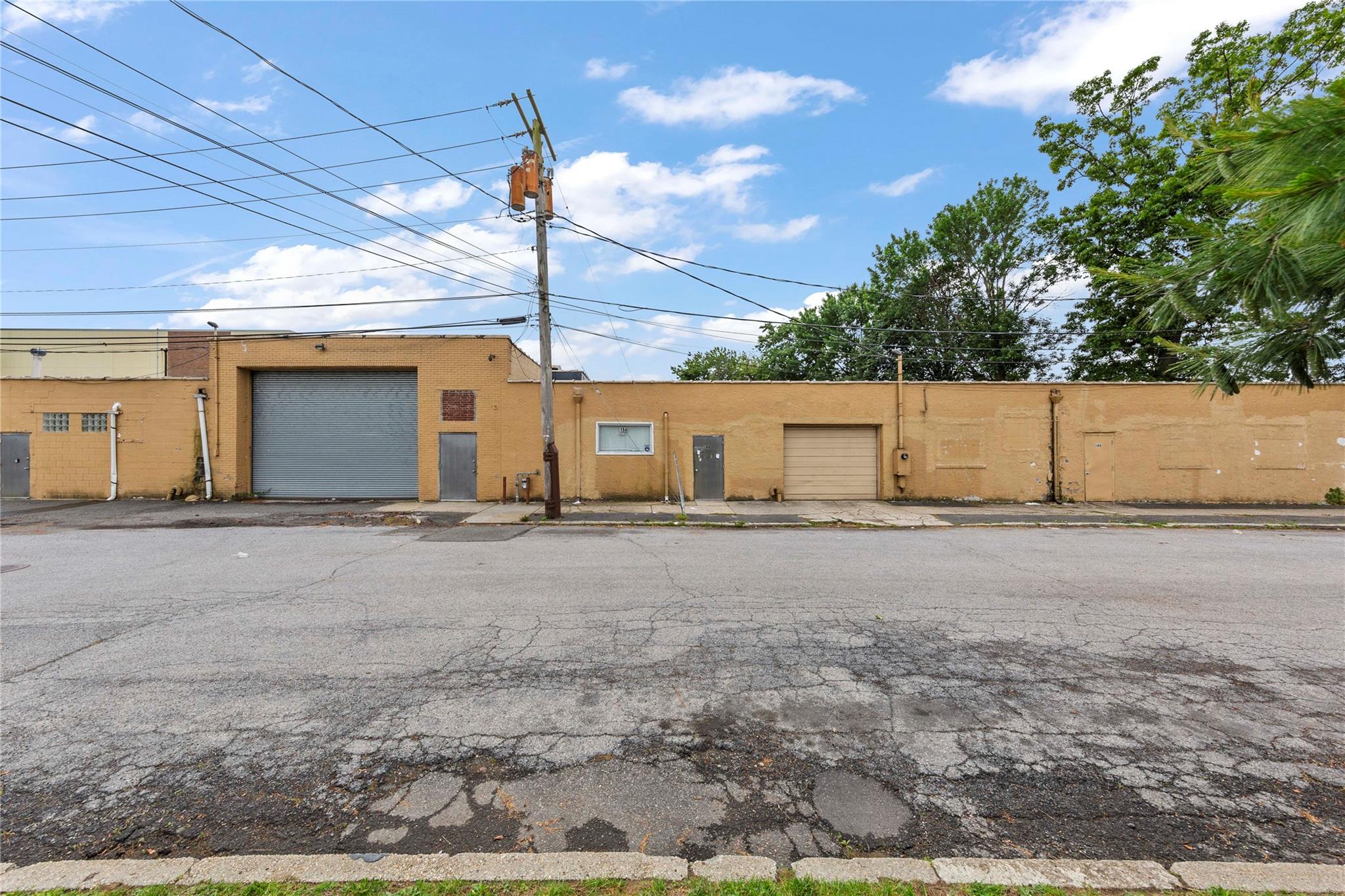 #1 photo, 625 W Merrick Road, ناسو Valley Stream , NY 11580