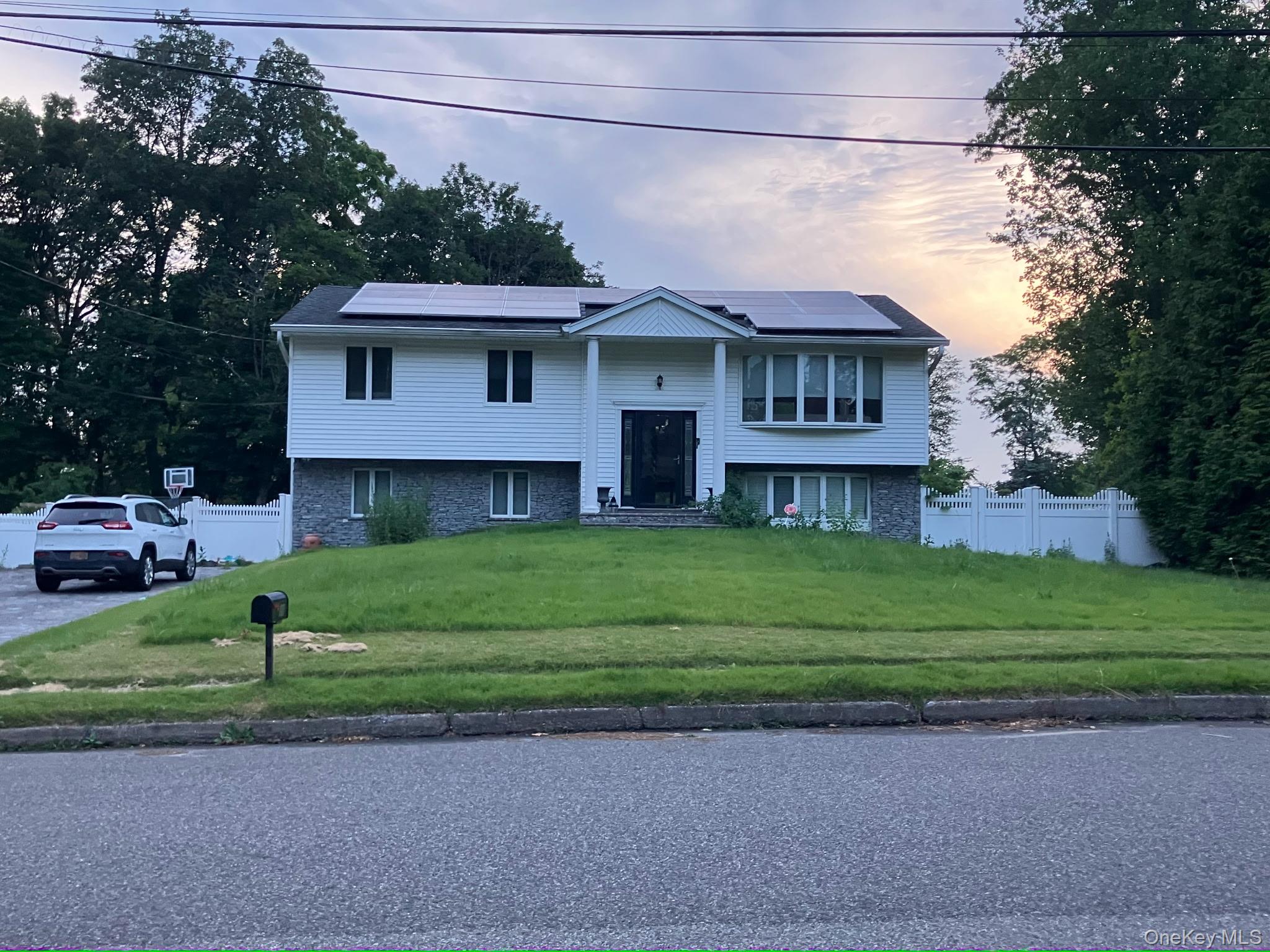 #1 photo, 11 Dale Lane, Hauppauge , NY 11788