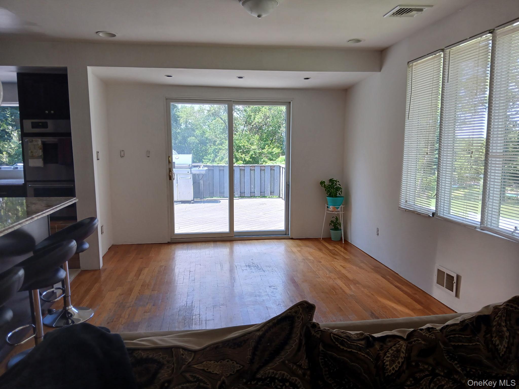 #5 photo, 11 Dale Lane, Hauppauge , NY 11788