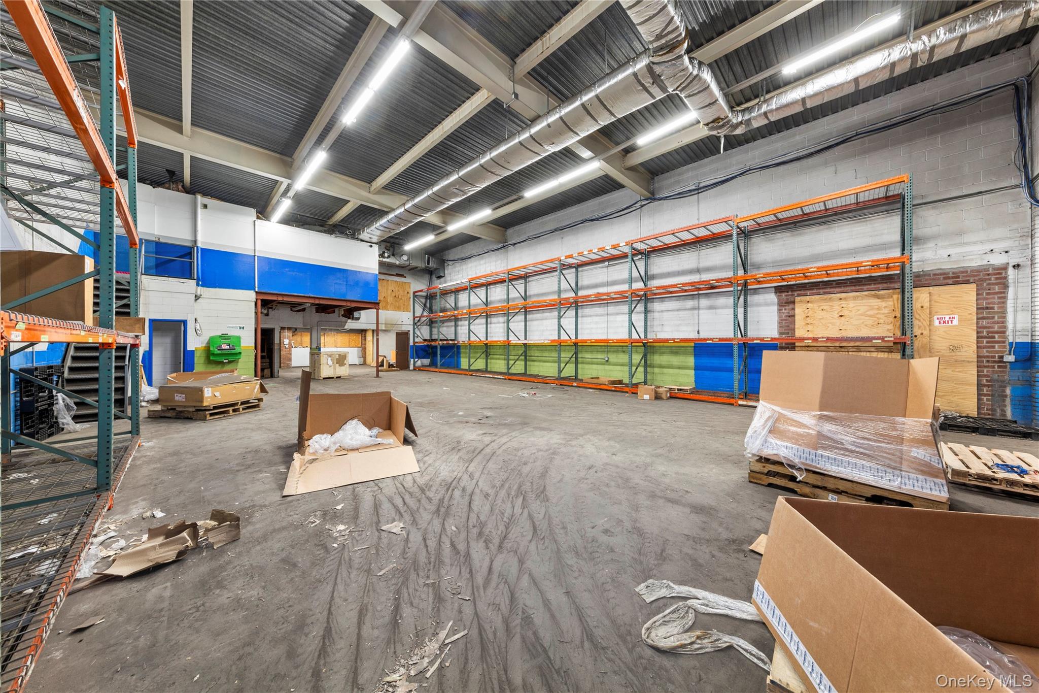 #3 photo, 633 W Merrick Road, ナッソー郡 Valley Stream , NY 11580