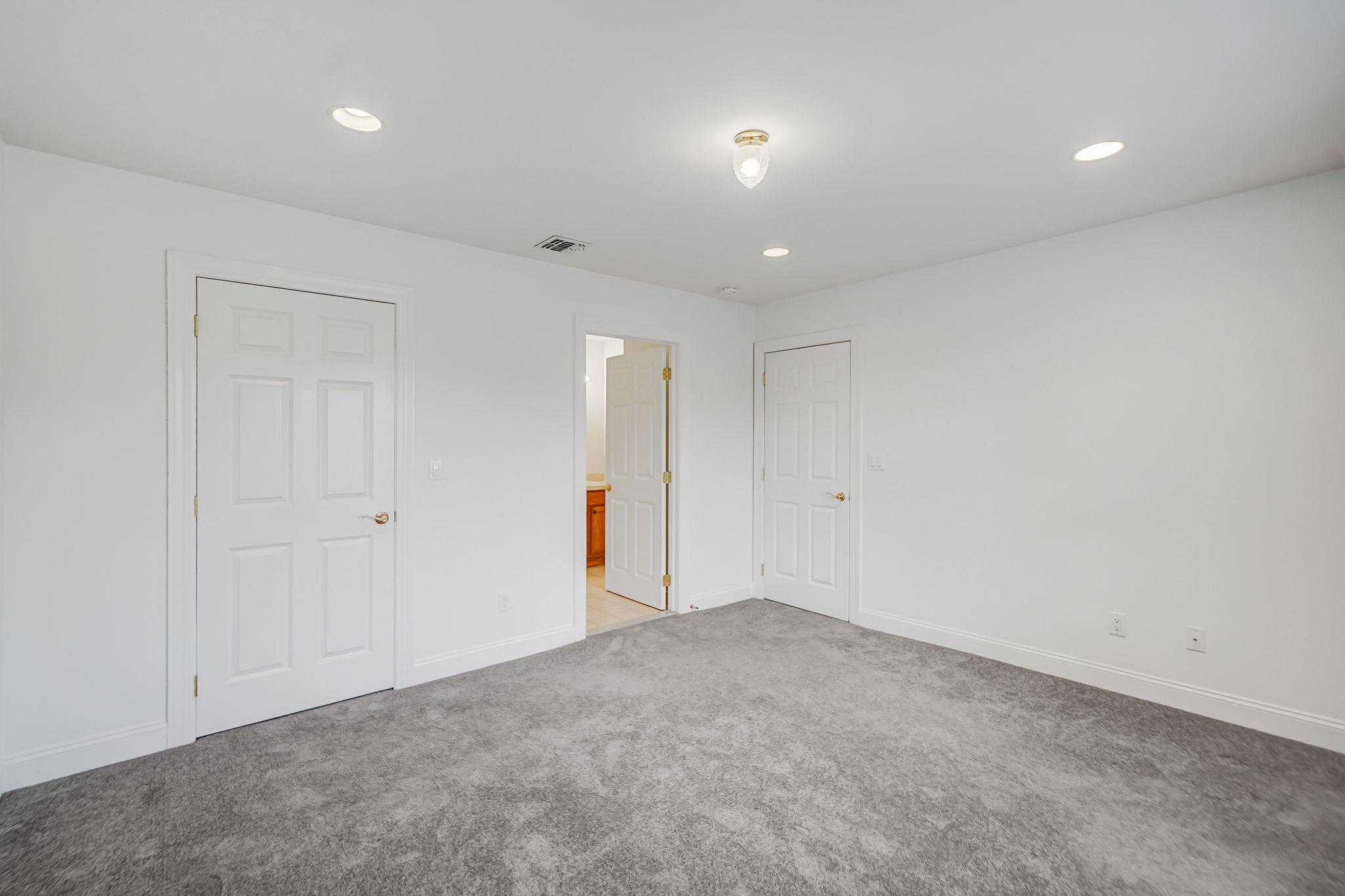 #16 photo, 1126 Savoy Drive, Melville , NY 11747