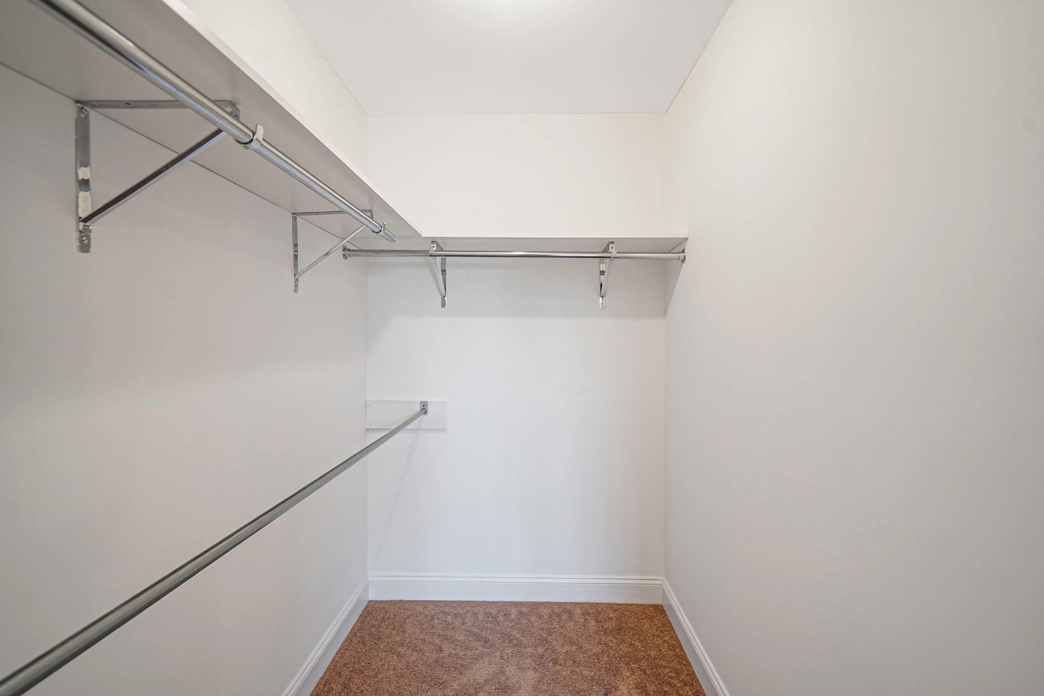 #18 photo, 1126 Savoy Drive, Melville , NY 11747