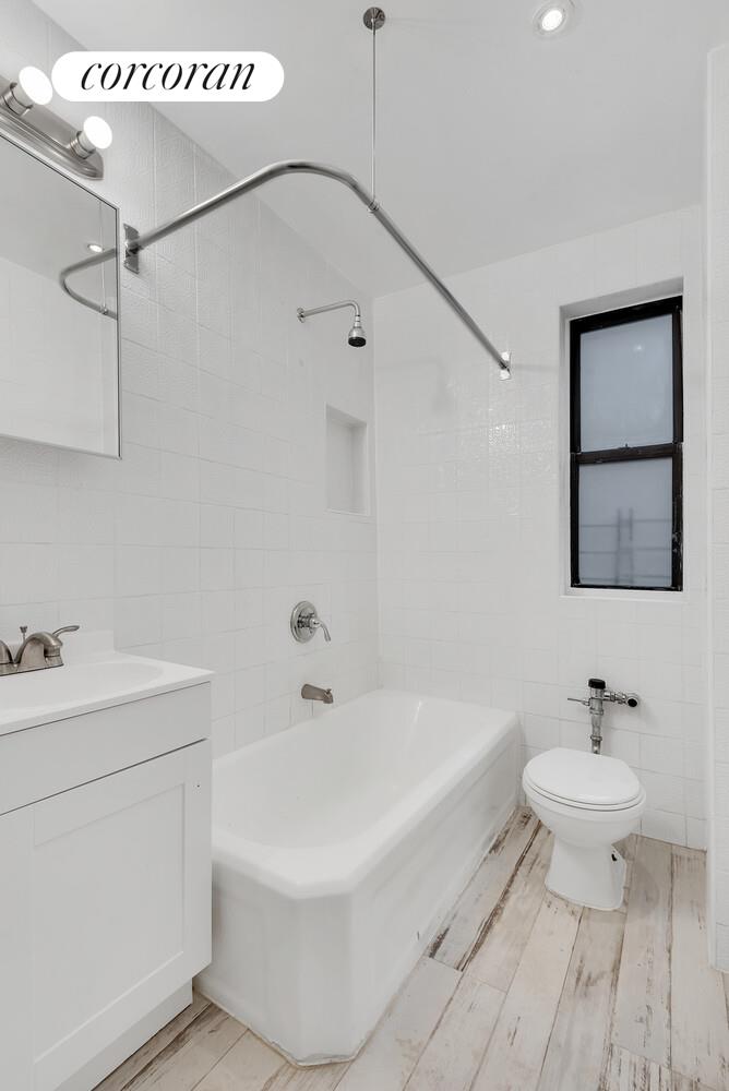 #7 photo, 3000 VALENTINE Avenue, ブロンクス区 Norwood , NY 10458