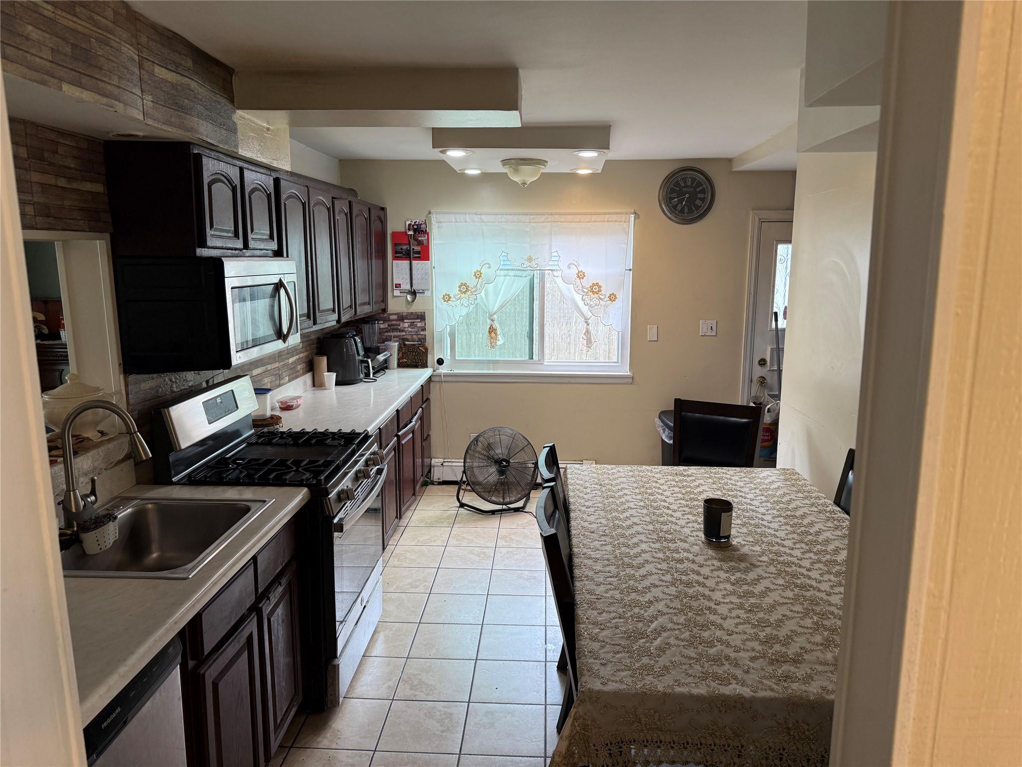 #4 photo, 115 Branch Avenue, サフォーク郡 Central Islip , NY 11722