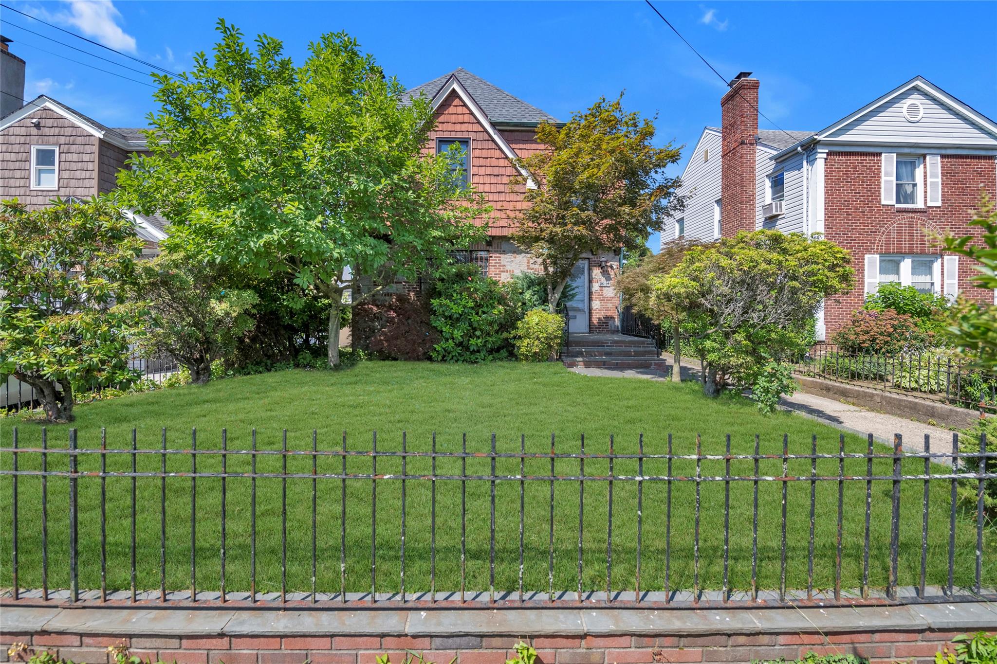 #1 photo, 2614 202nd Street, كوينز Bayside , NY 11360