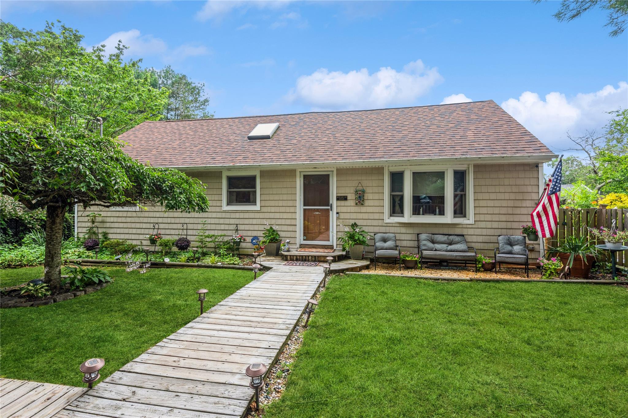 #1 photo, 120 Lynbrook Drive, سوفولك Mastic Beach , NY 11951