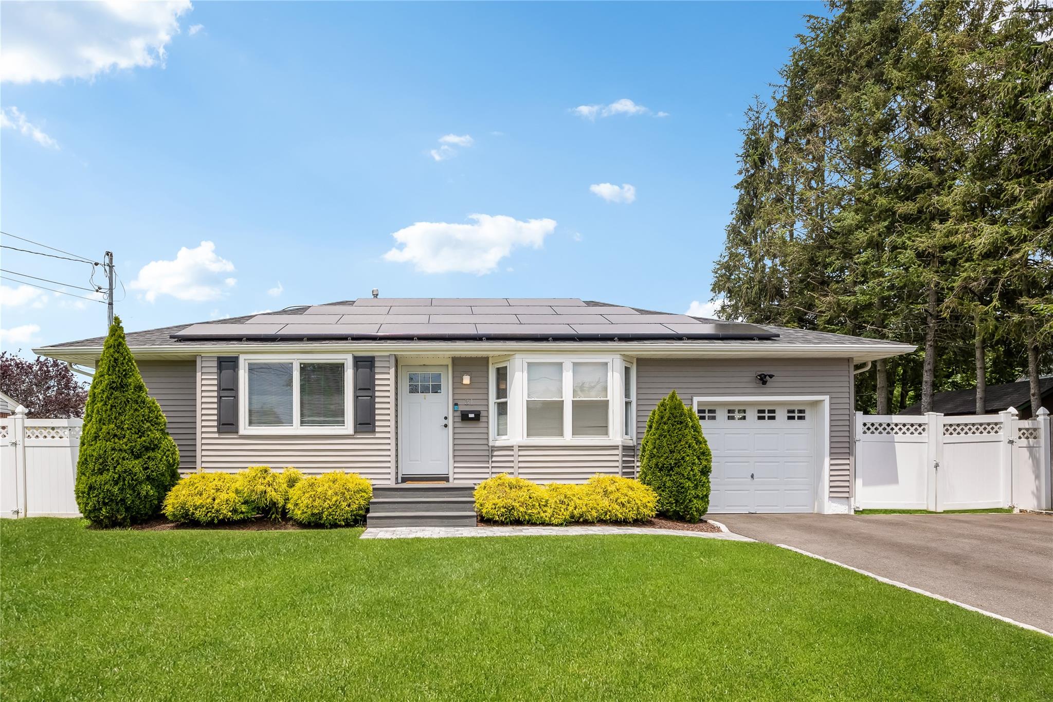 #1 photo, 31 Orange Street, 東長島 鹿园 Deer Park , NY 11729