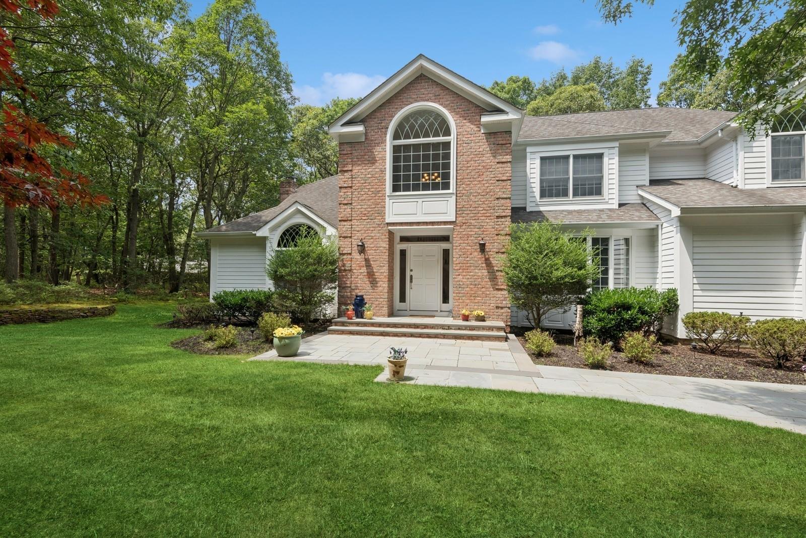 #1 photo, 7 Highwood Road, Setauket , NY 11733