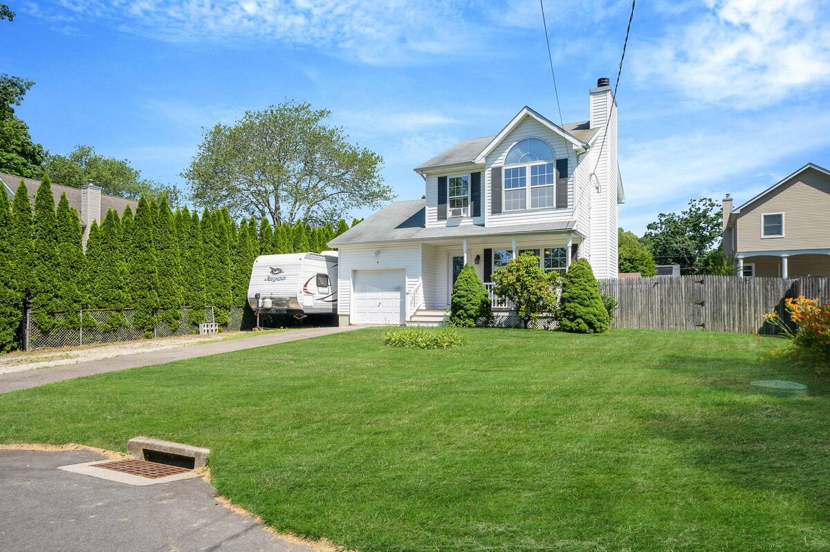 #1 photo, 9 Ocean Avenue, Mastic , NY 11950