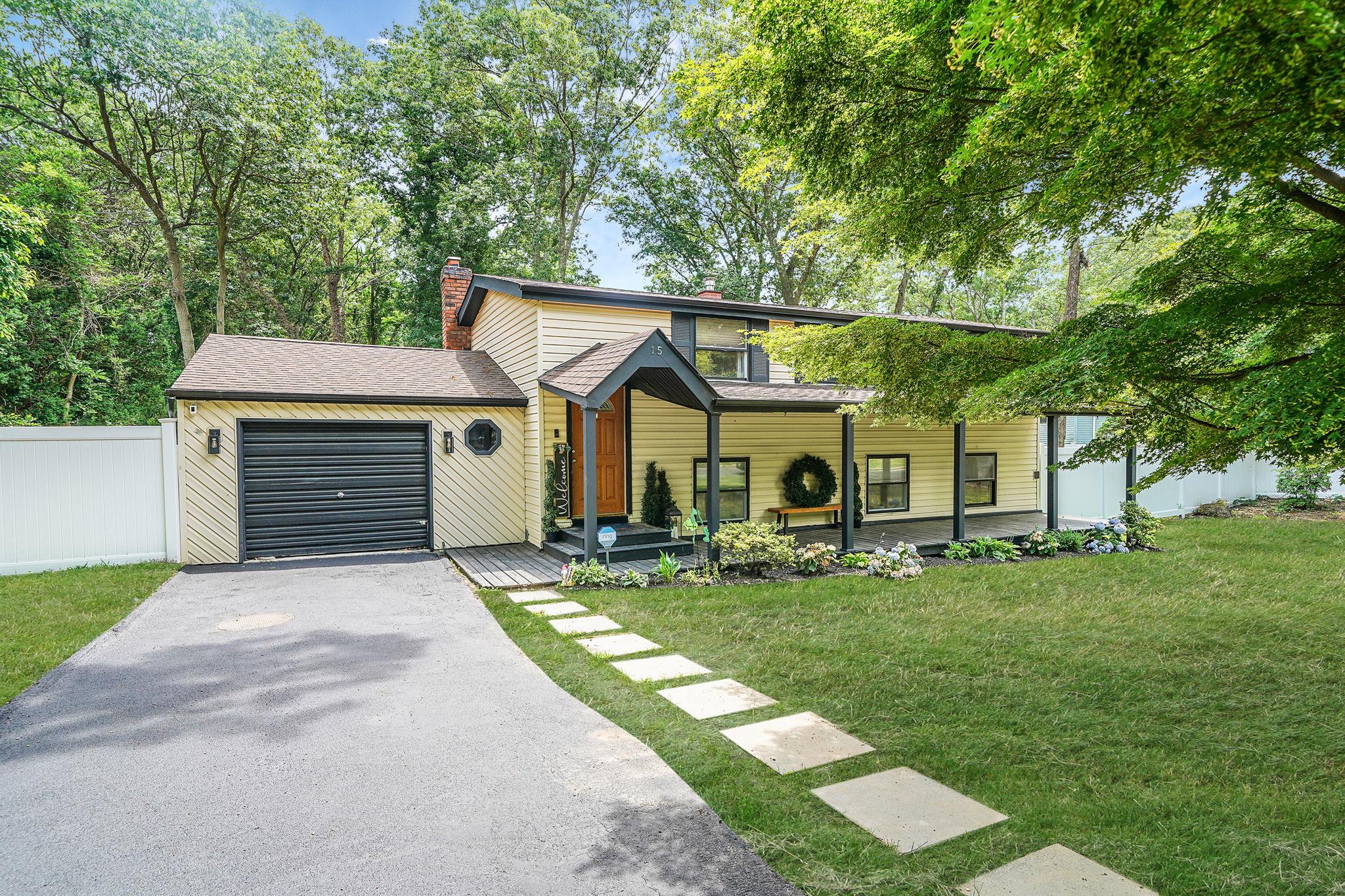 #1 photo, 15 Woodchuck Lane, East Setauket , NY 11733