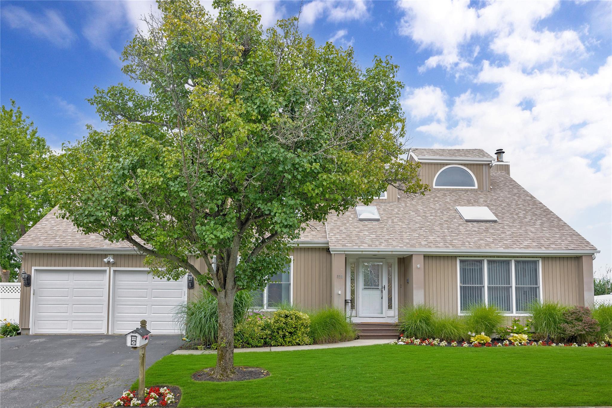 #1 photo, 810 Anthony Drive, Lindenhurst , NY 11757