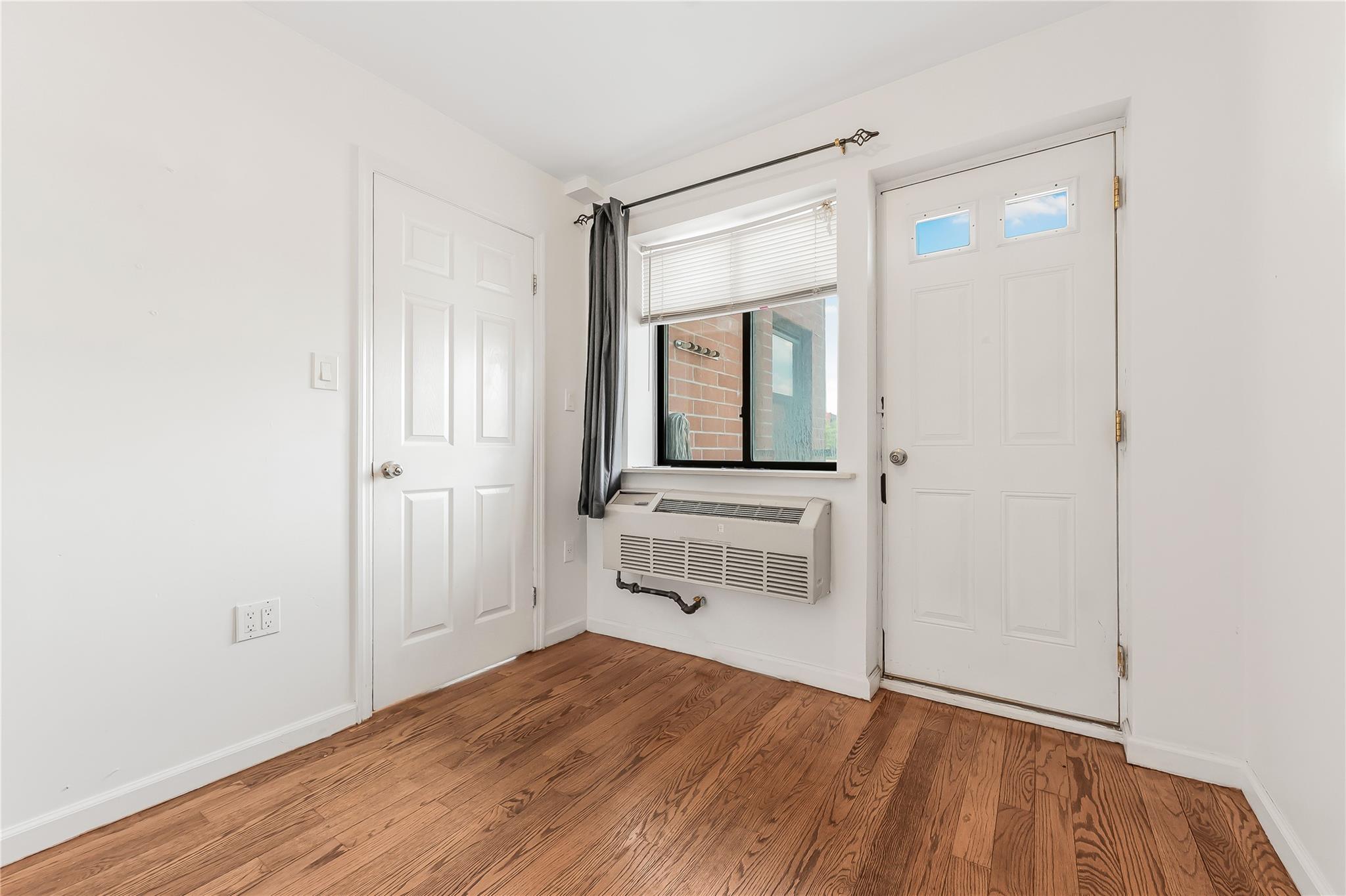 #11 photo, 85-23 Broadway, クイーンズ区 Elmhurst , NY 11373