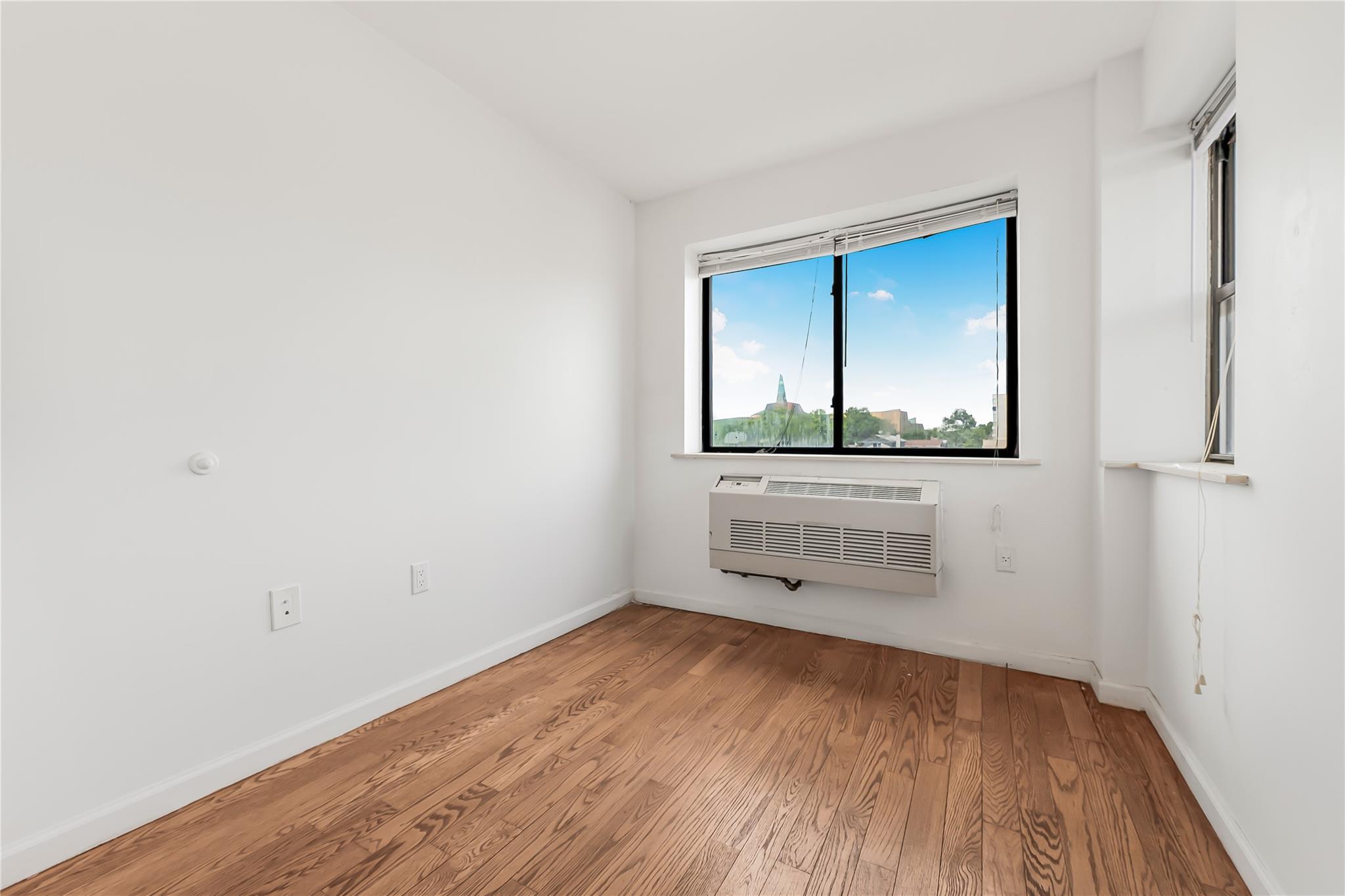 #16 photo, 85-23 Broadway, クイーンズ区 Elmhurst , NY 11373