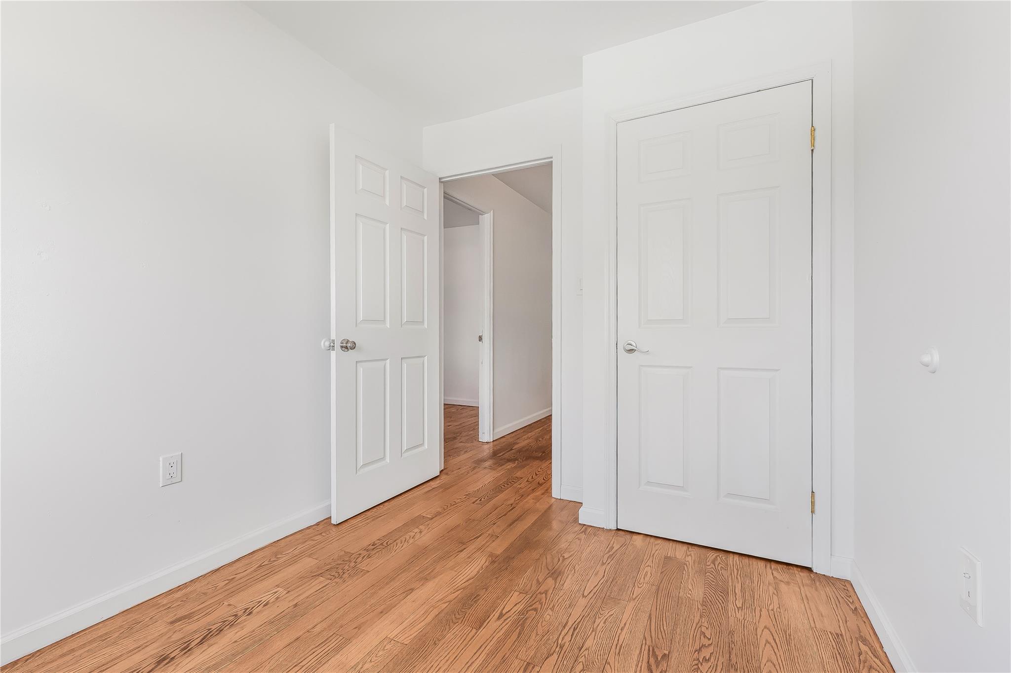 #17 photo, 85-23 Broadway, クイーンズ区 Elmhurst , NY 11373