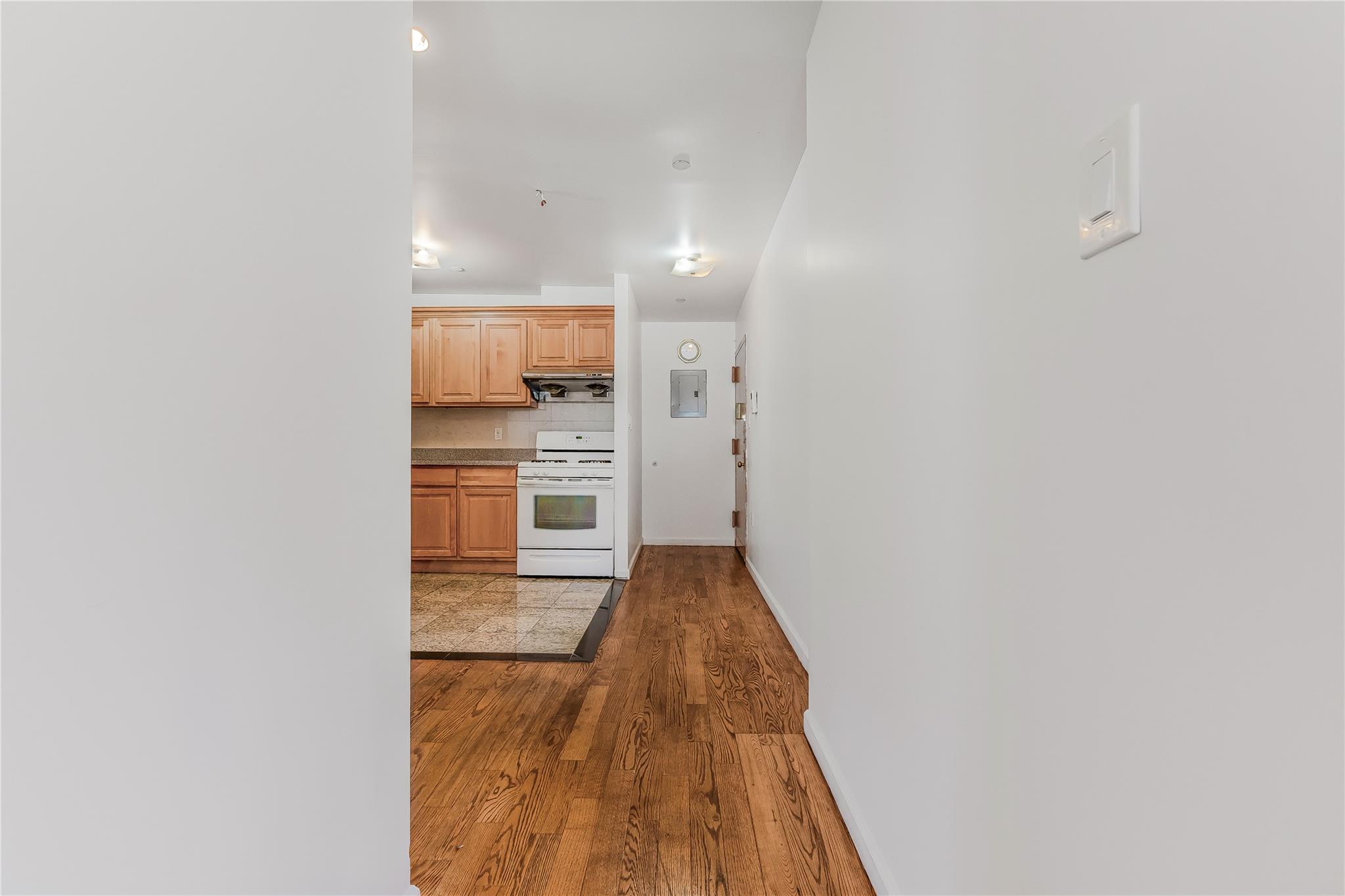 #18 photo, 85-23 Broadway, クイーンズ区 Elmhurst , NY 11373