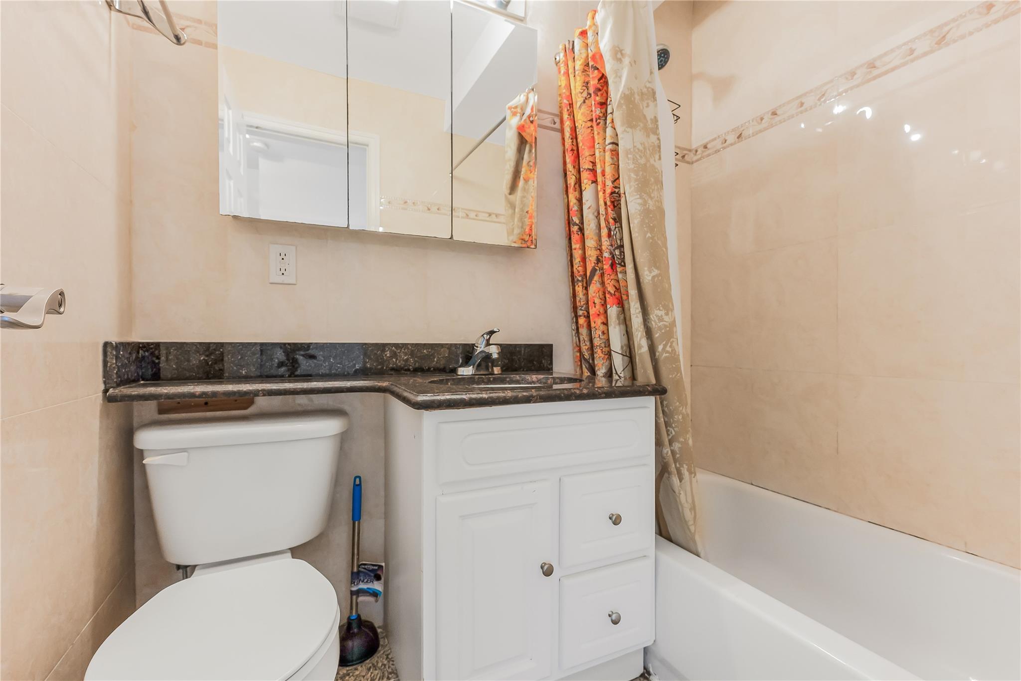 #19 photo, 85-23 Broadway, クイーンズ区 Elmhurst , NY 11373