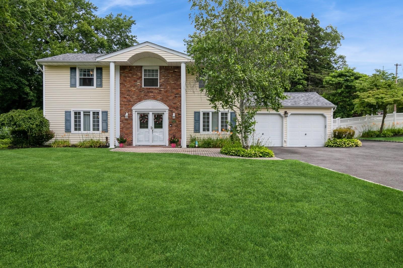 #1 photo, 30 Dale Lane, Hauppauge , NY 11788