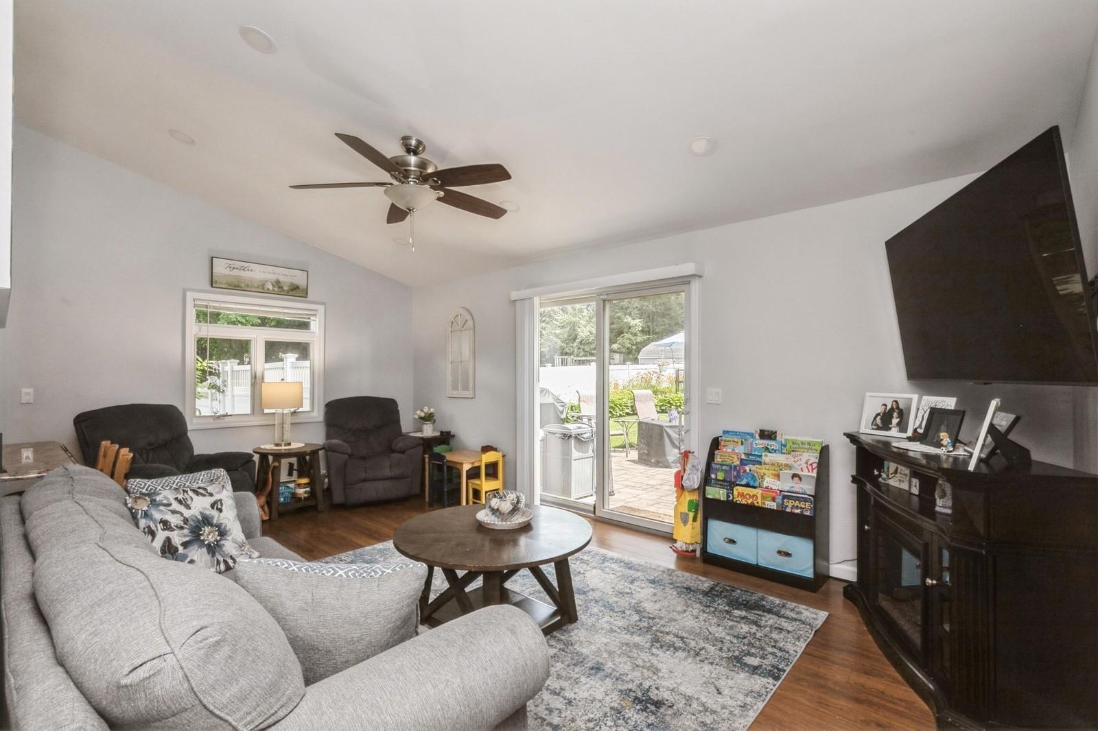 #11 photo, 30 Dale Lane, Hauppauge , NY 11788