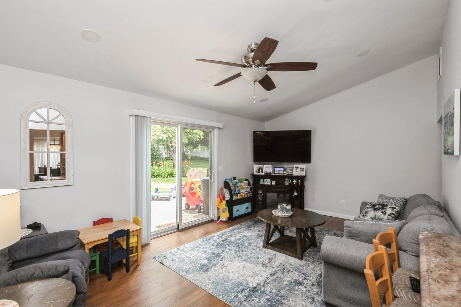 #13 photo, 30 Dale Lane, Hauppauge , NY 11788