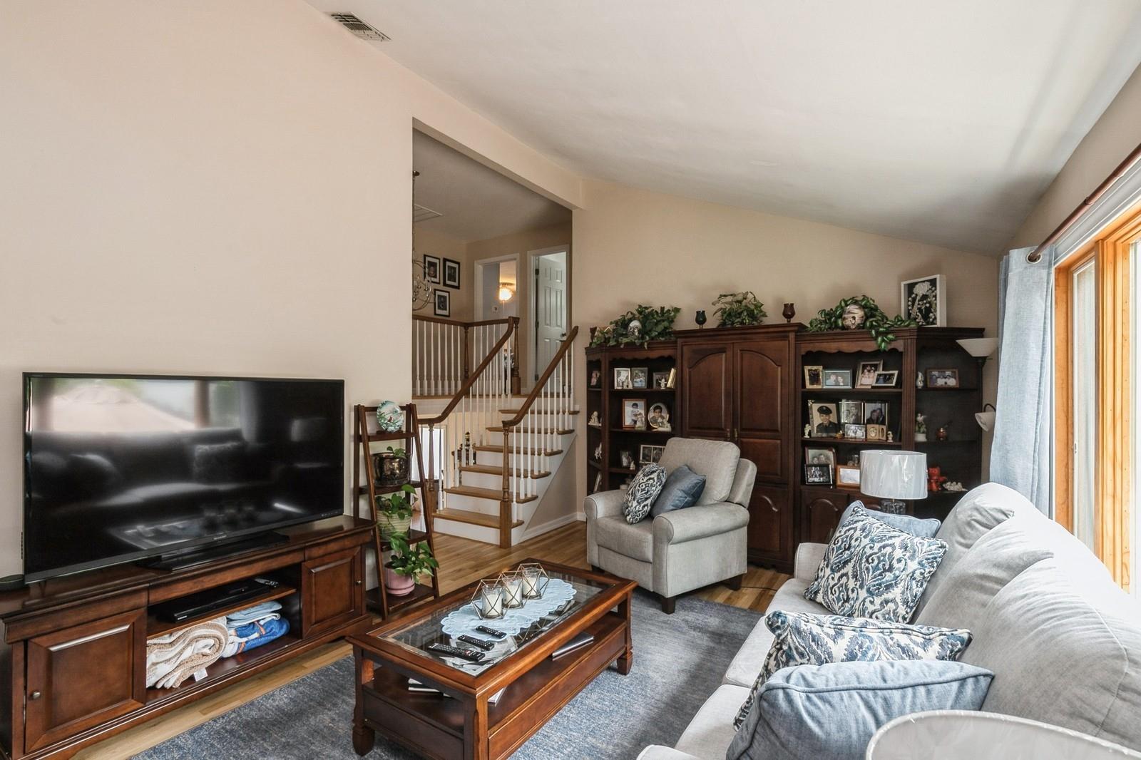 #19 photo, 30 Dale Lane, Hauppauge , NY 11788