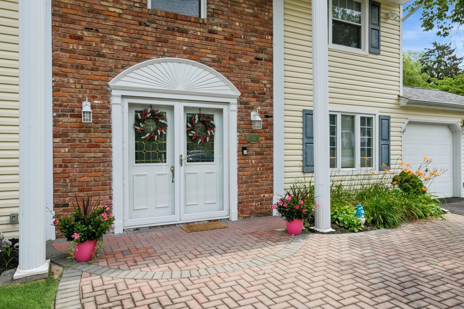 #2 photo, 30 Dale Lane, Hauppauge , NY 11788