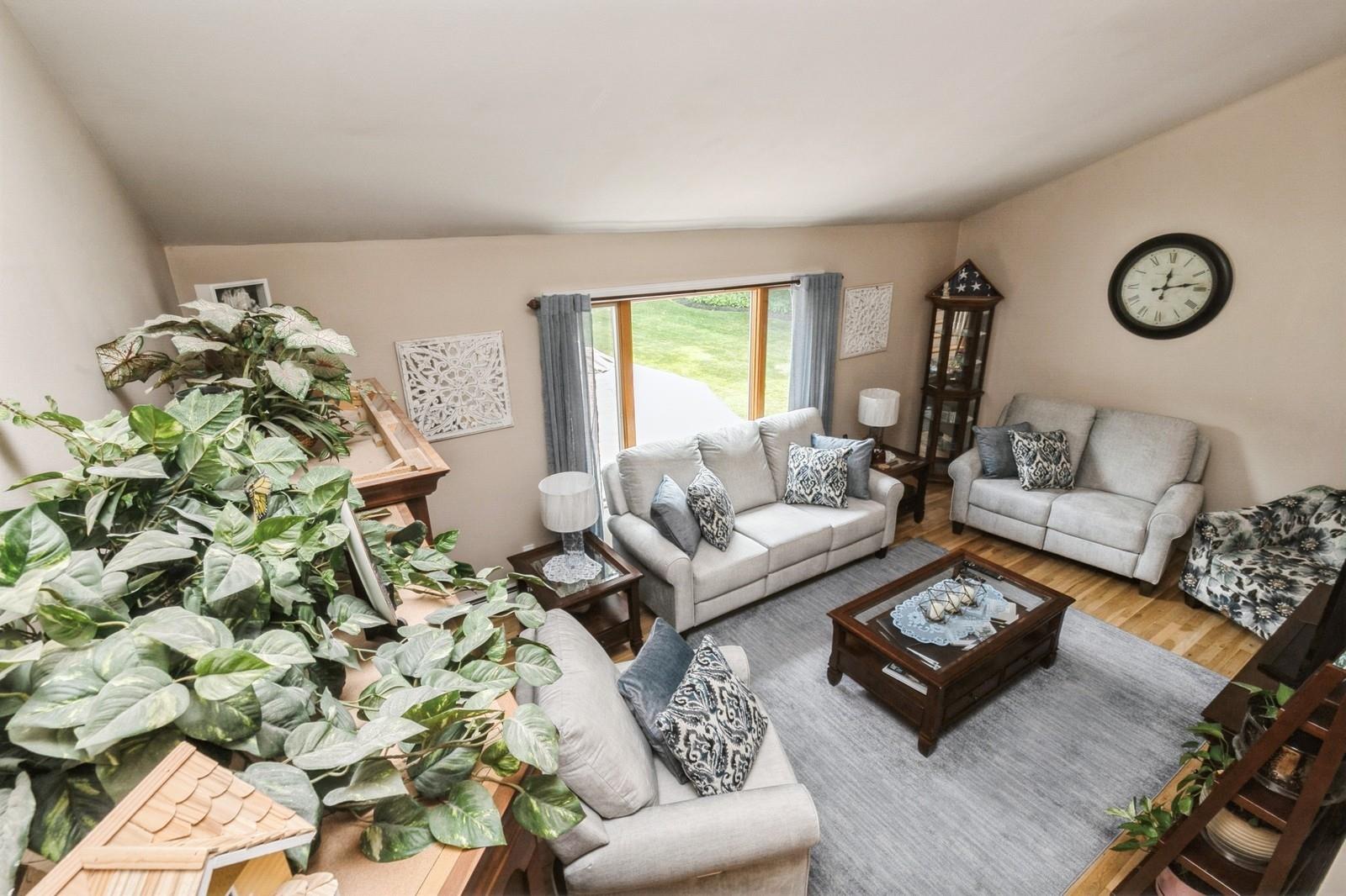 #20 photo, 30 Dale Lane, Hauppauge , NY 11788