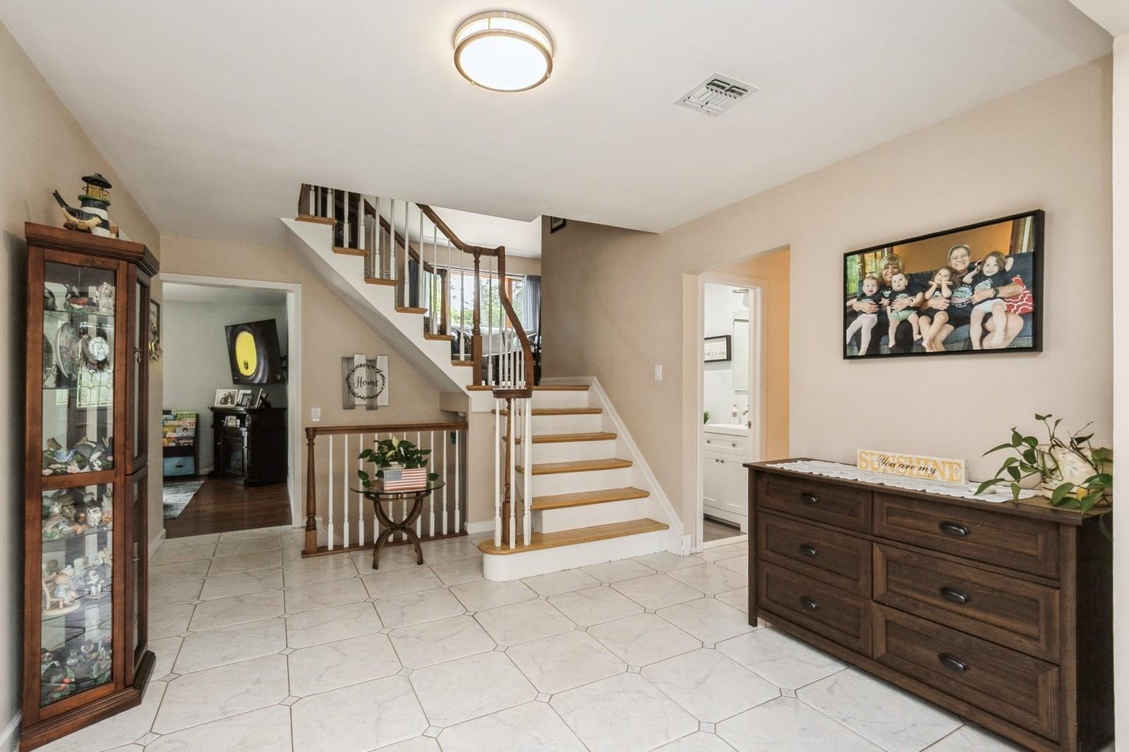 #4 photo, 30 Dale Lane, Hauppauge , NY 11788