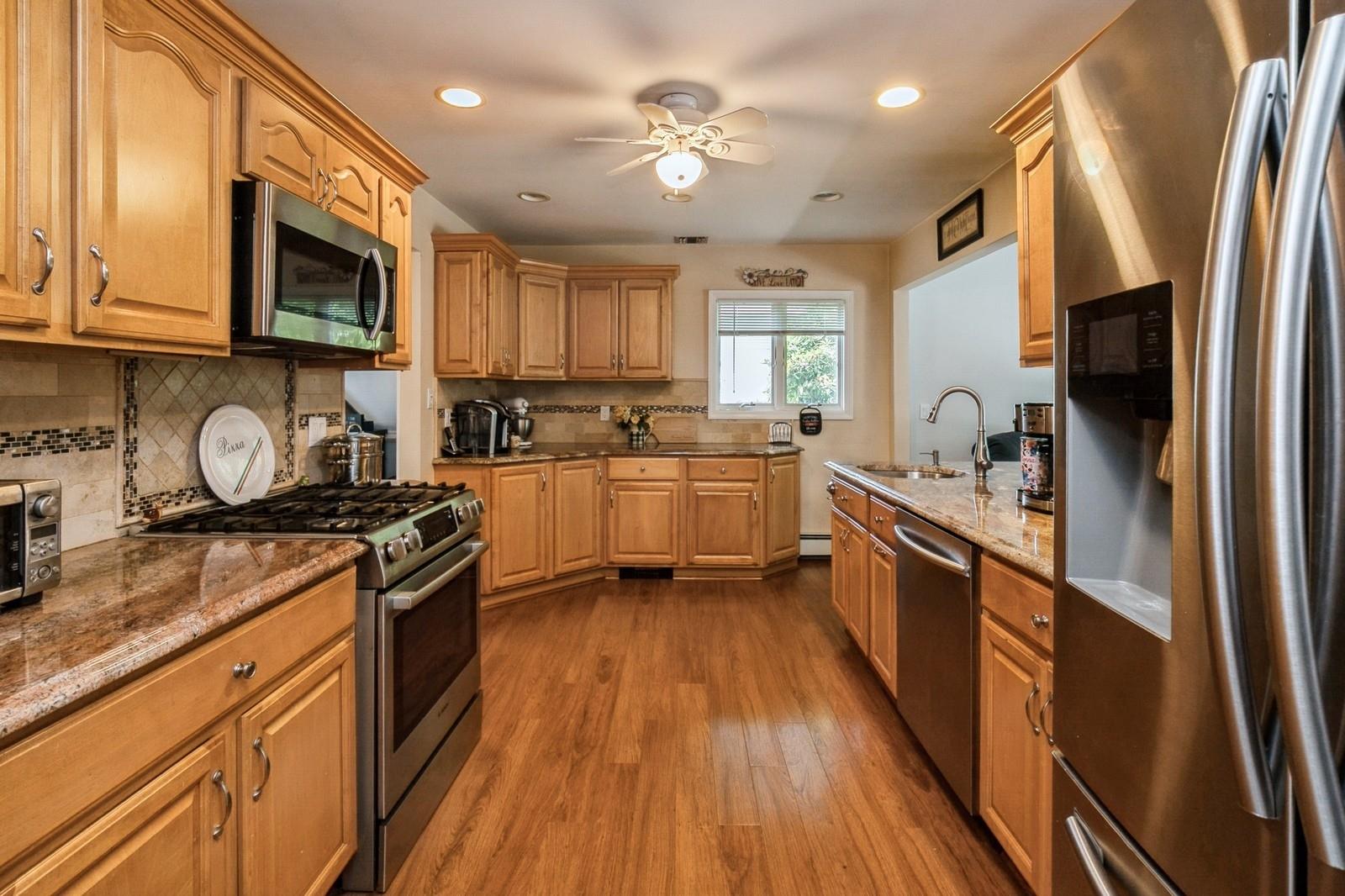 #7 photo, 30 Dale Lane, Hauppauge , NY 11788