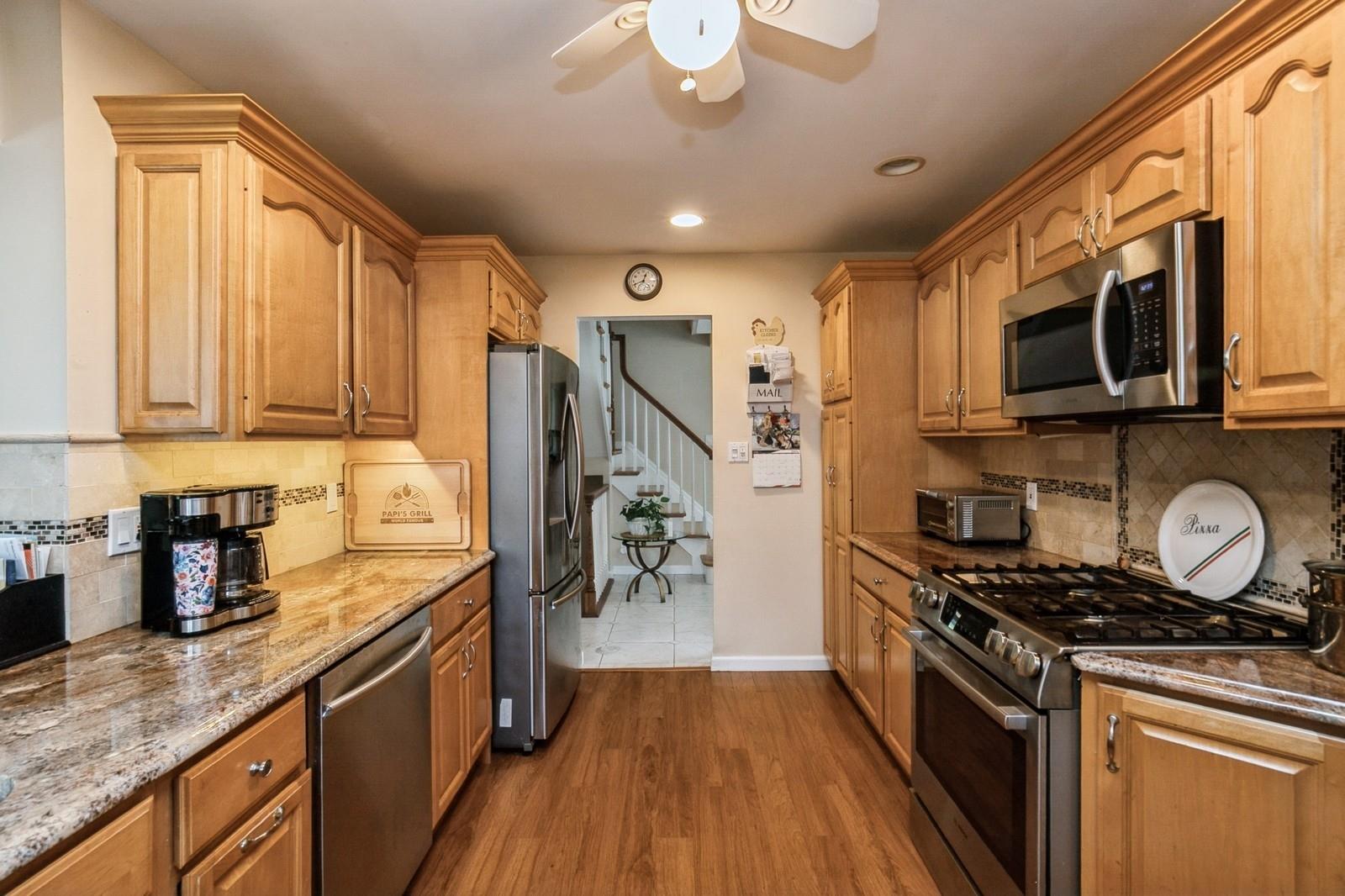 #8 photo, 30 Dale Lane, Hauppauge , NY 11788