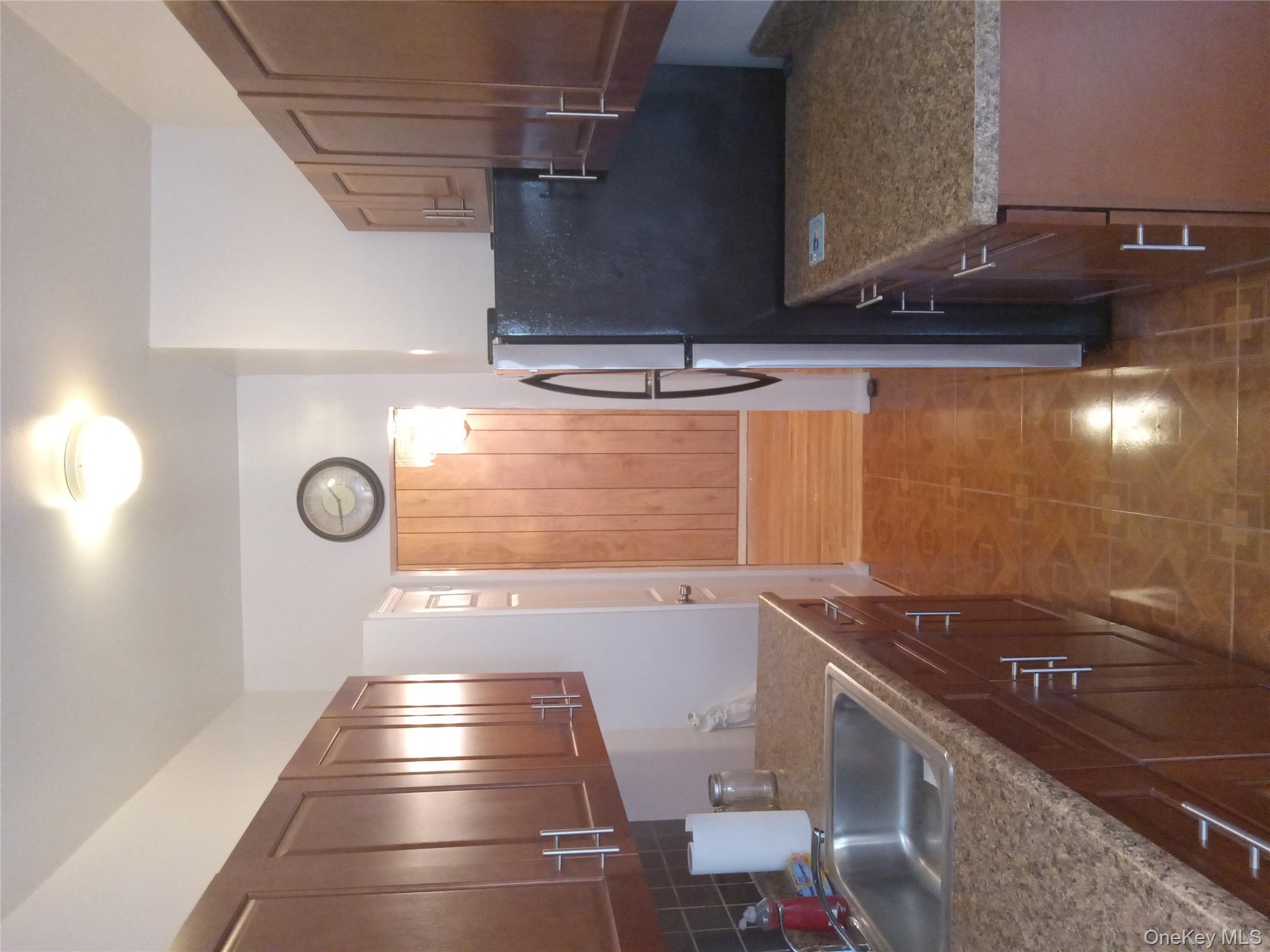 #2 photo, 2156 CRUGER Avenue, Bronx , NY 10462