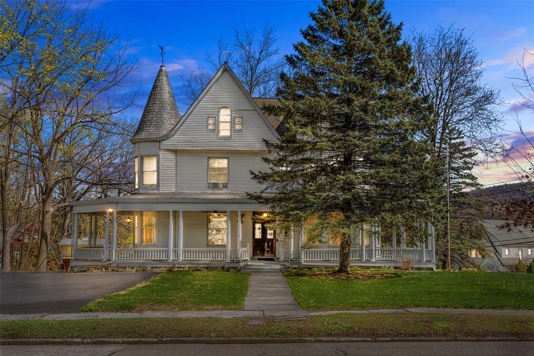 #1 photo, 43 Oakland Avenue, Warwick , NY 10990