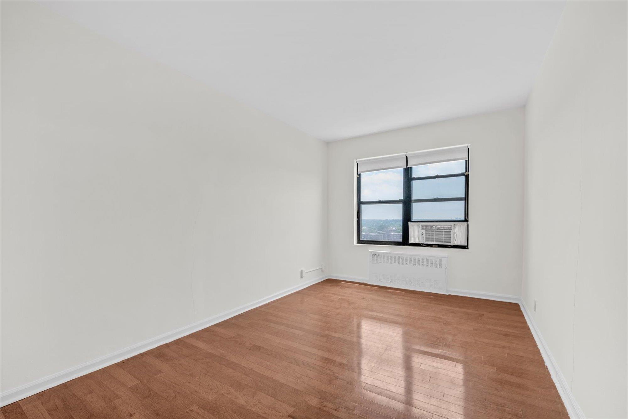 #12 photo, 99-52 66 Road, 皇后區 雷哥公園 Rego Park , NY 11374