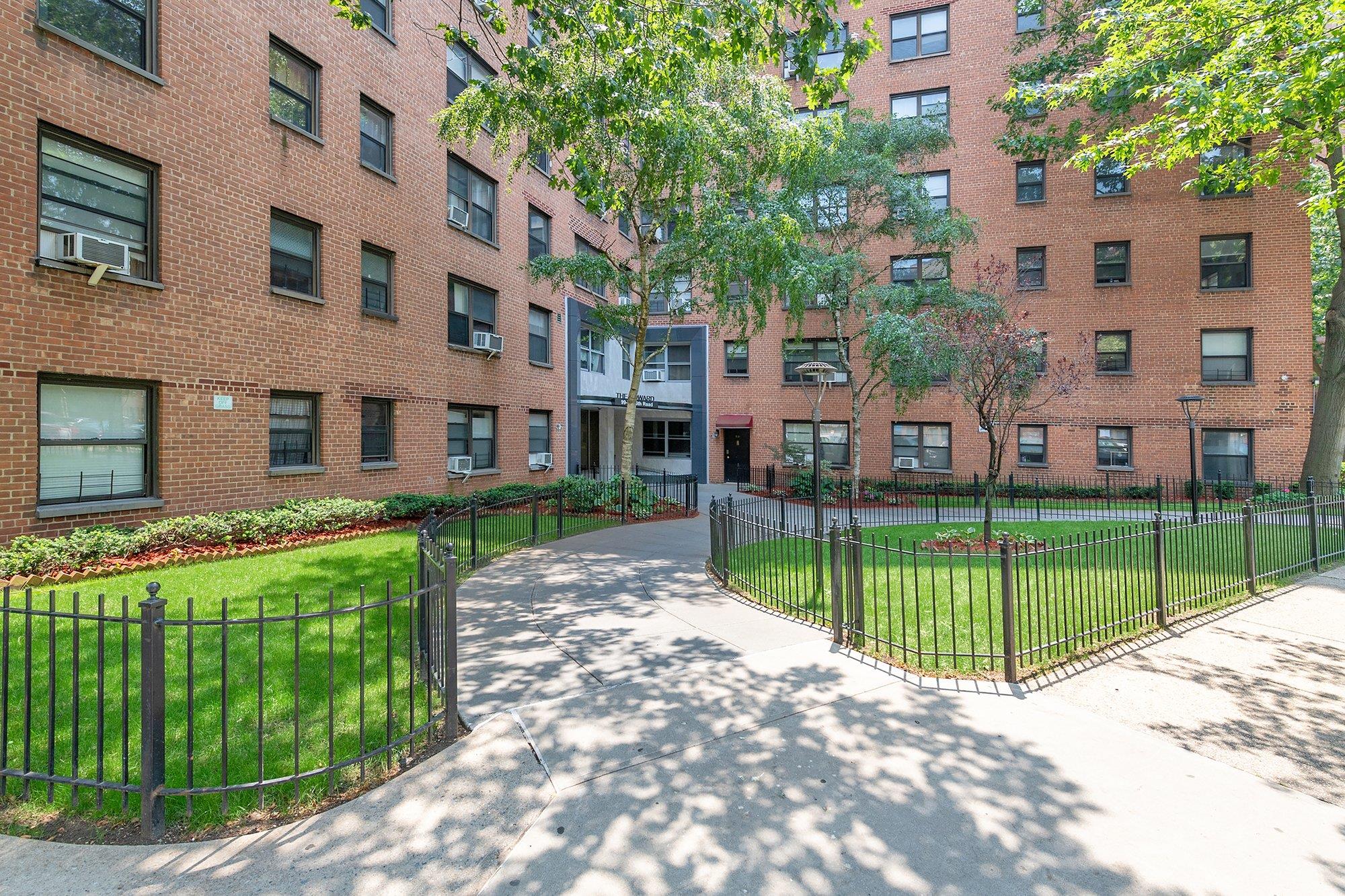 #18 photo, 99-52 66 Road, 皇后區 雷哥公園 Rego Park , NY 11374