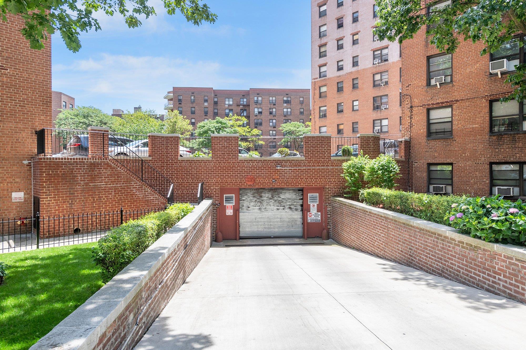 #20 photo, 99-52 66 Road, 皇后區 雷哥公園 Rego Park , NY 11374