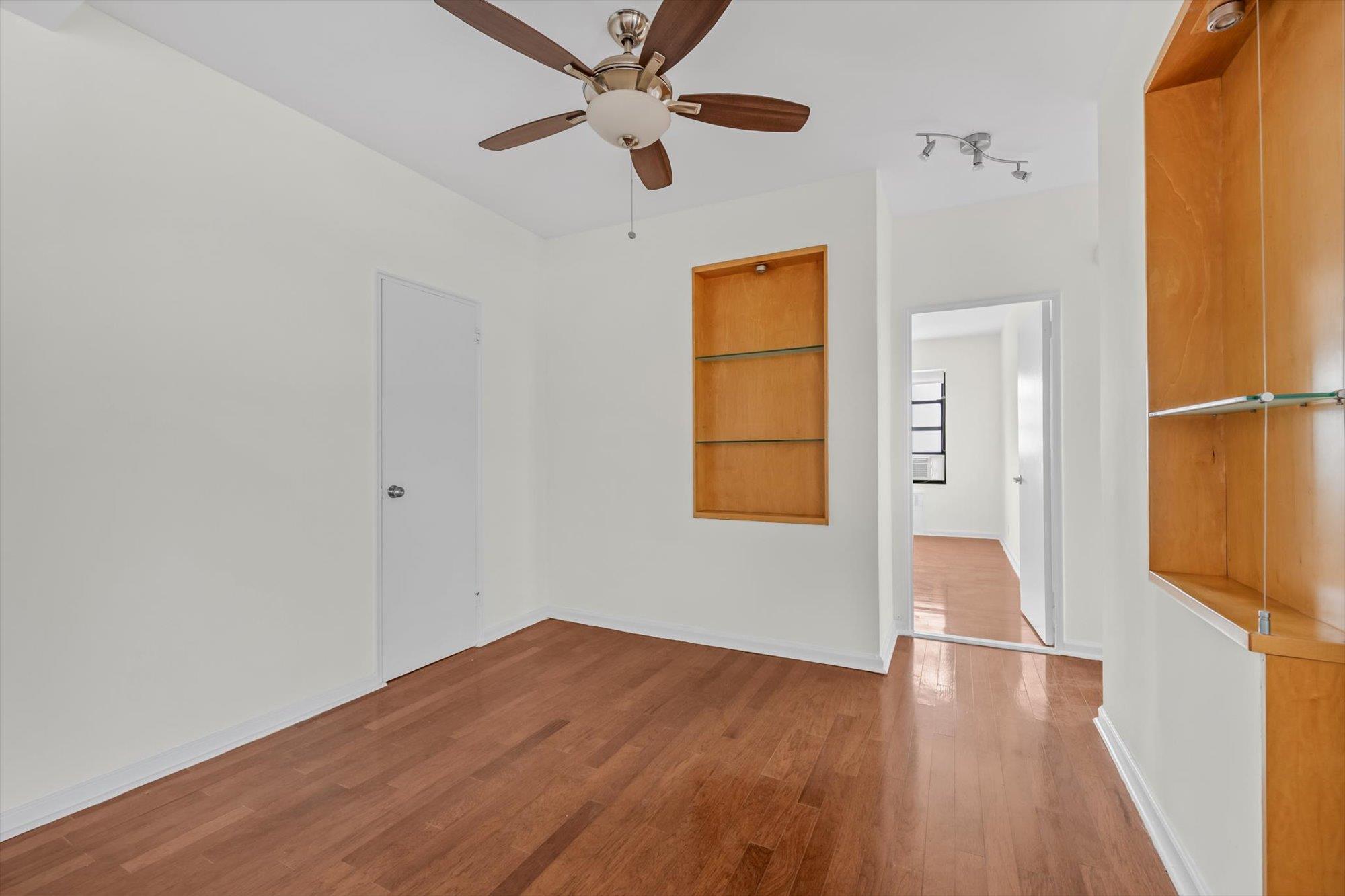 #5 photo, 99-52 66 Road, 皇后區 雷哥公園 Rego Park , NY 11374